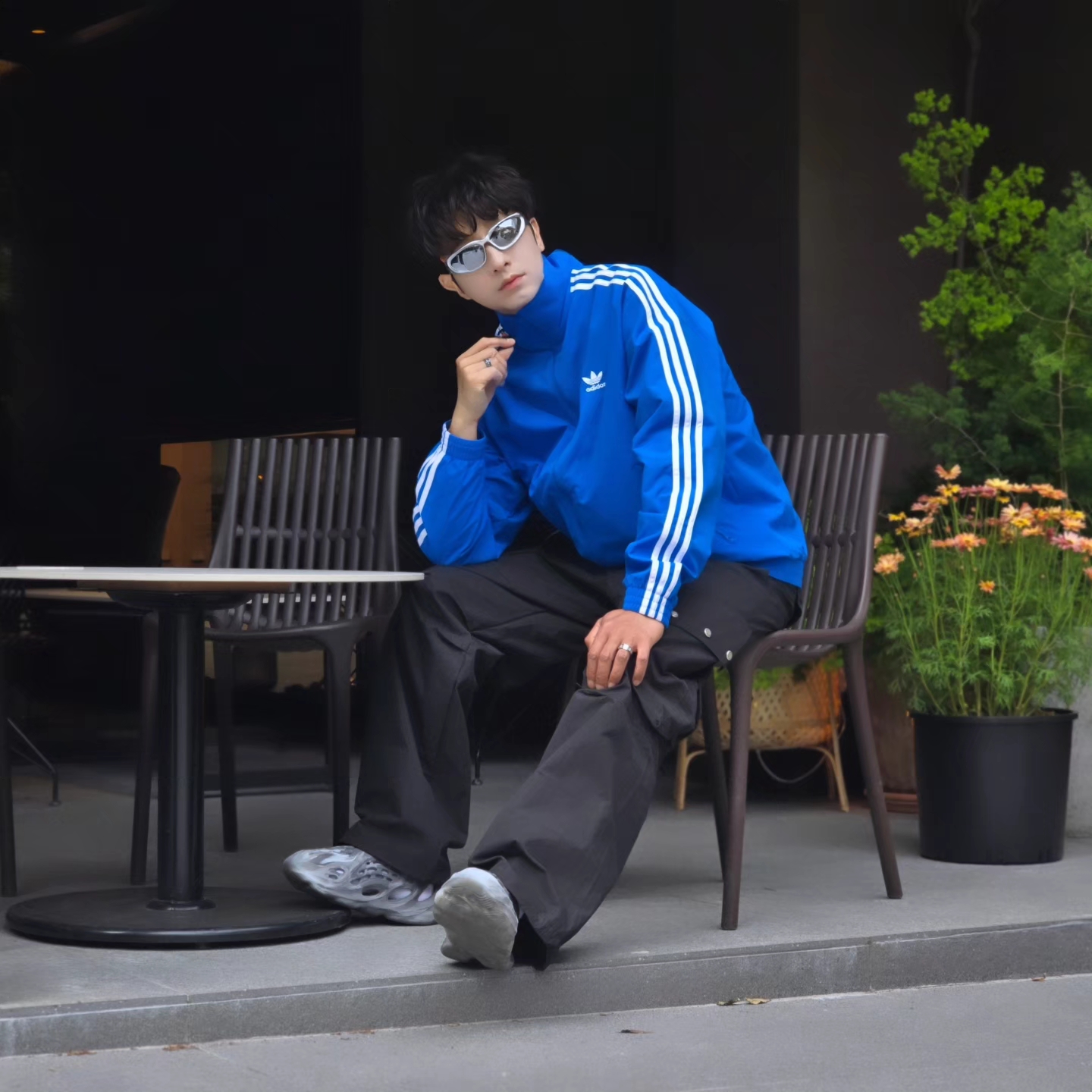 Adidas Yeezy Foam RNNR MX Granite, Adidas Adicolor Woven Firebird Track Top Blue Bird  - KR Sizing 착용 스타일 - 3