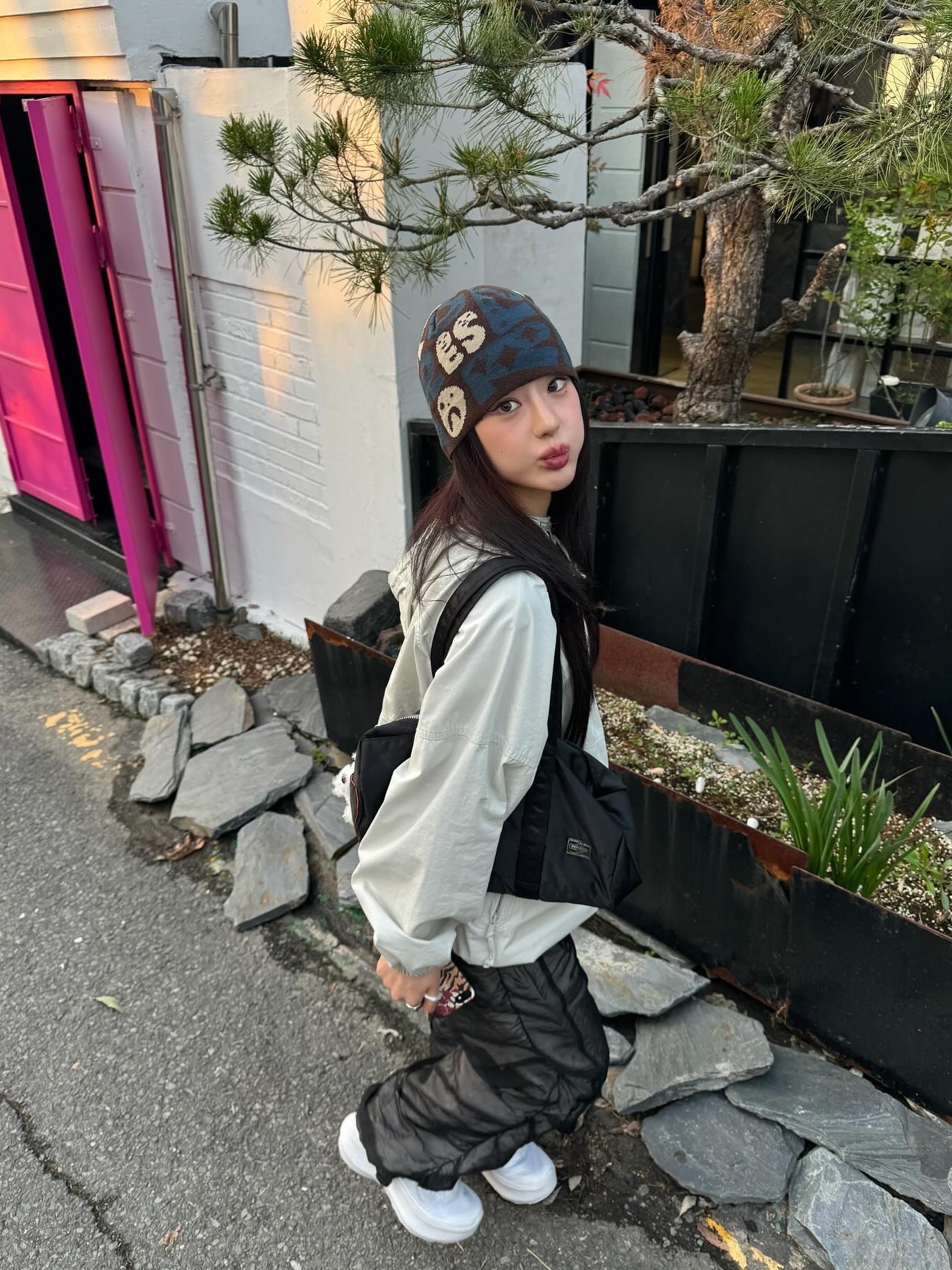Salomon x Comme des Garcons Pulsar Platform White, Porter Tanker Duffle Bag L Black 착용 스타일 - 1