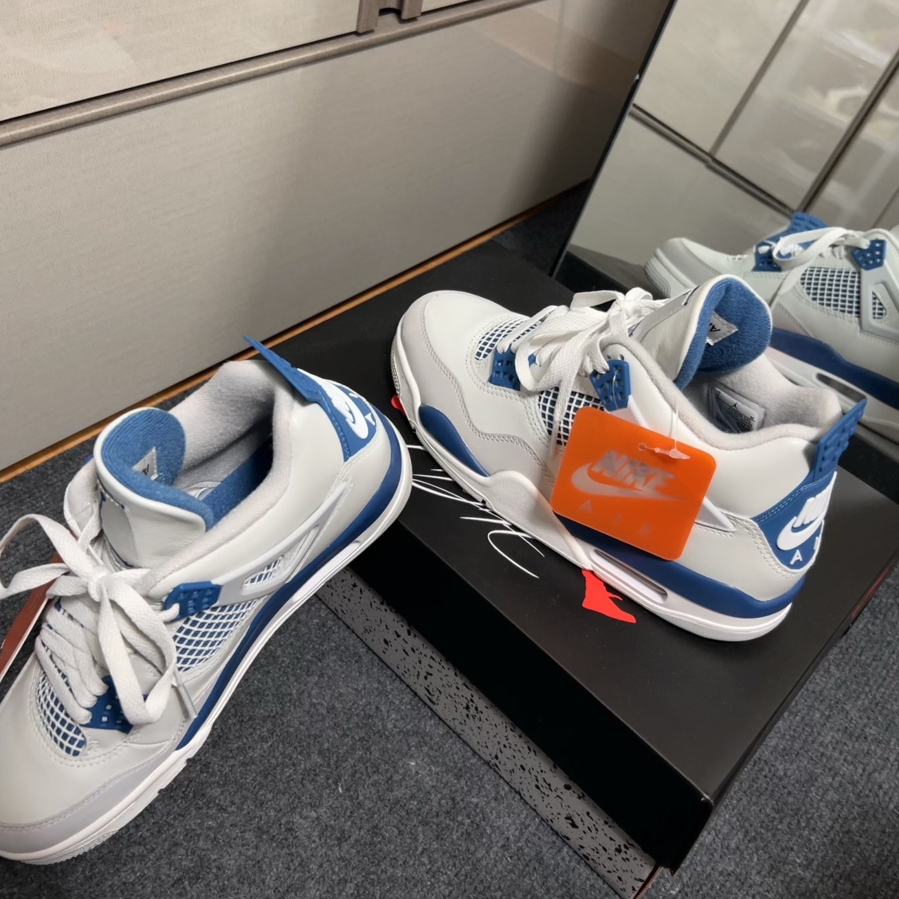 Jordan 4 Retro Industrial Blue 착용 스타일 - 1