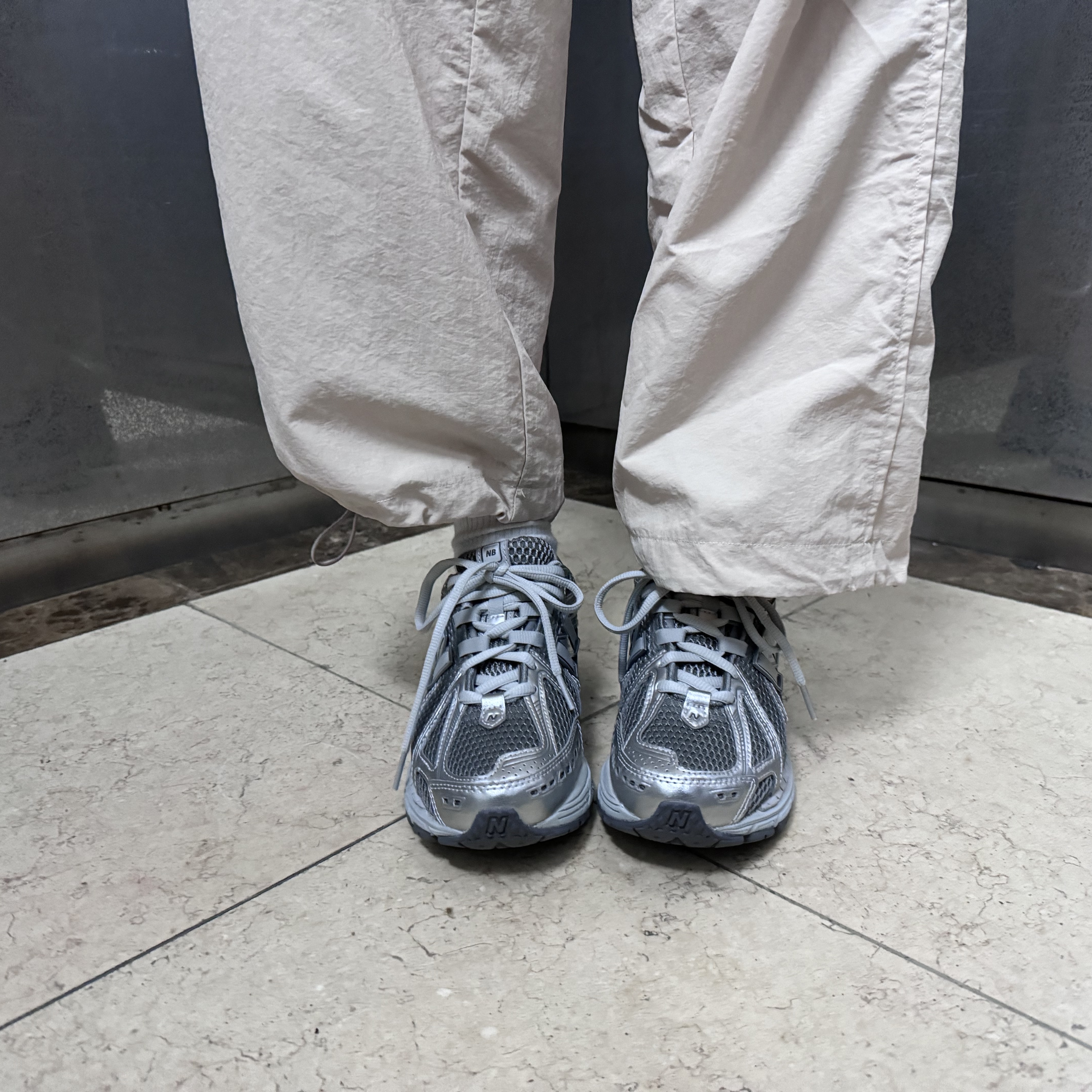 New Balance 1906R Harbor Grey Silver Metalic 착용 스타일