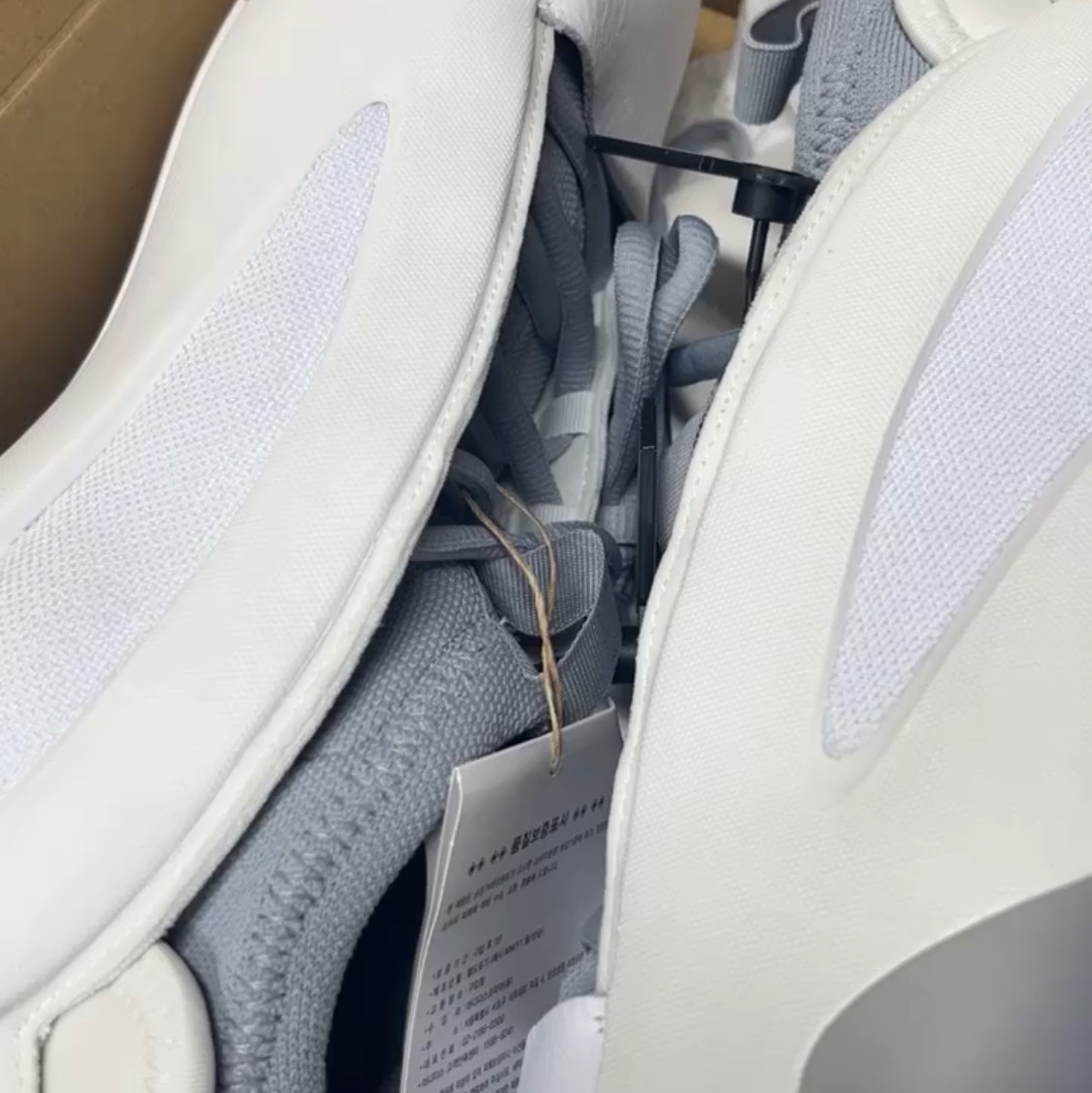 Adidas Harden Vol. 8 Cloud White Halo Silver 착용 스타일