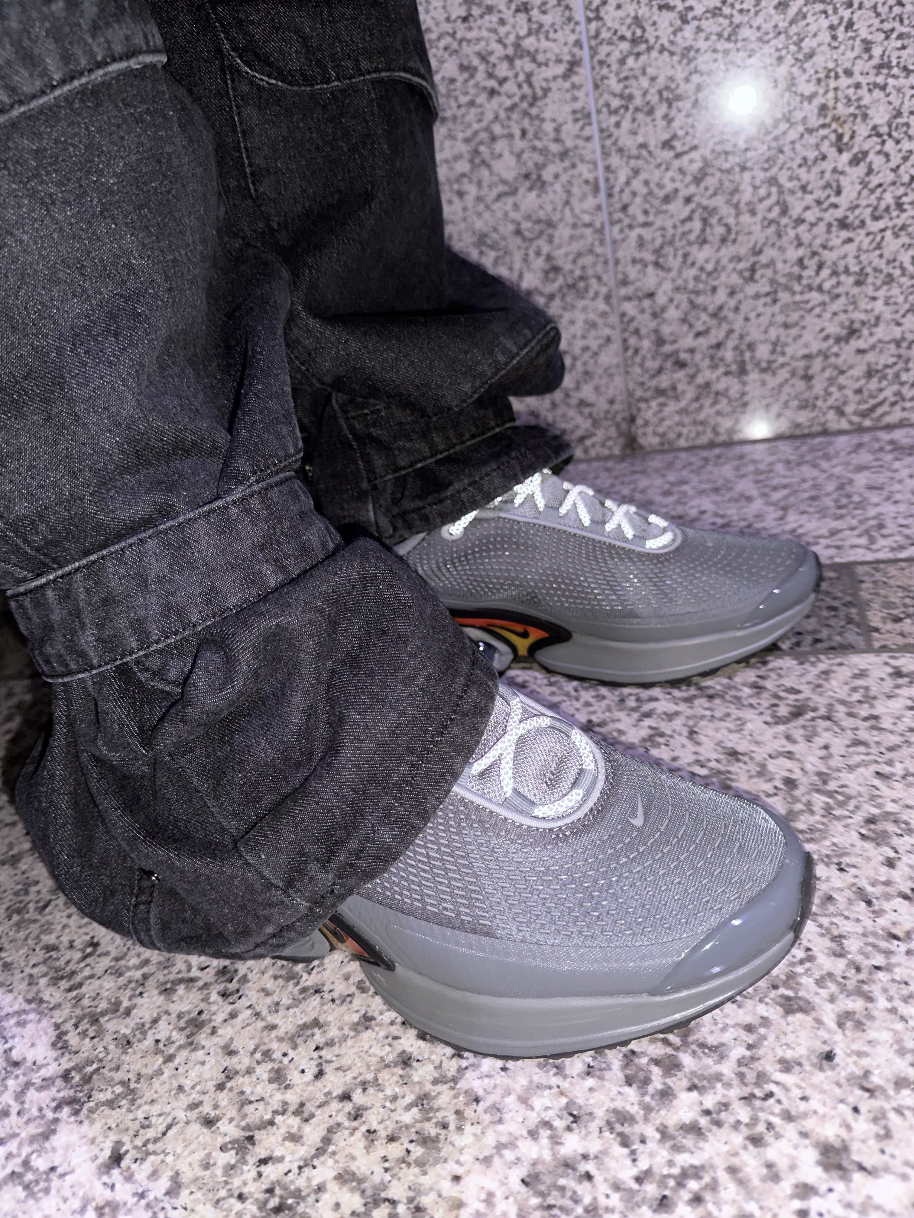 Stussy Flames T-Shirt Black, Nike Air Max Dn Smoke Grey 착용 스타일 - 2