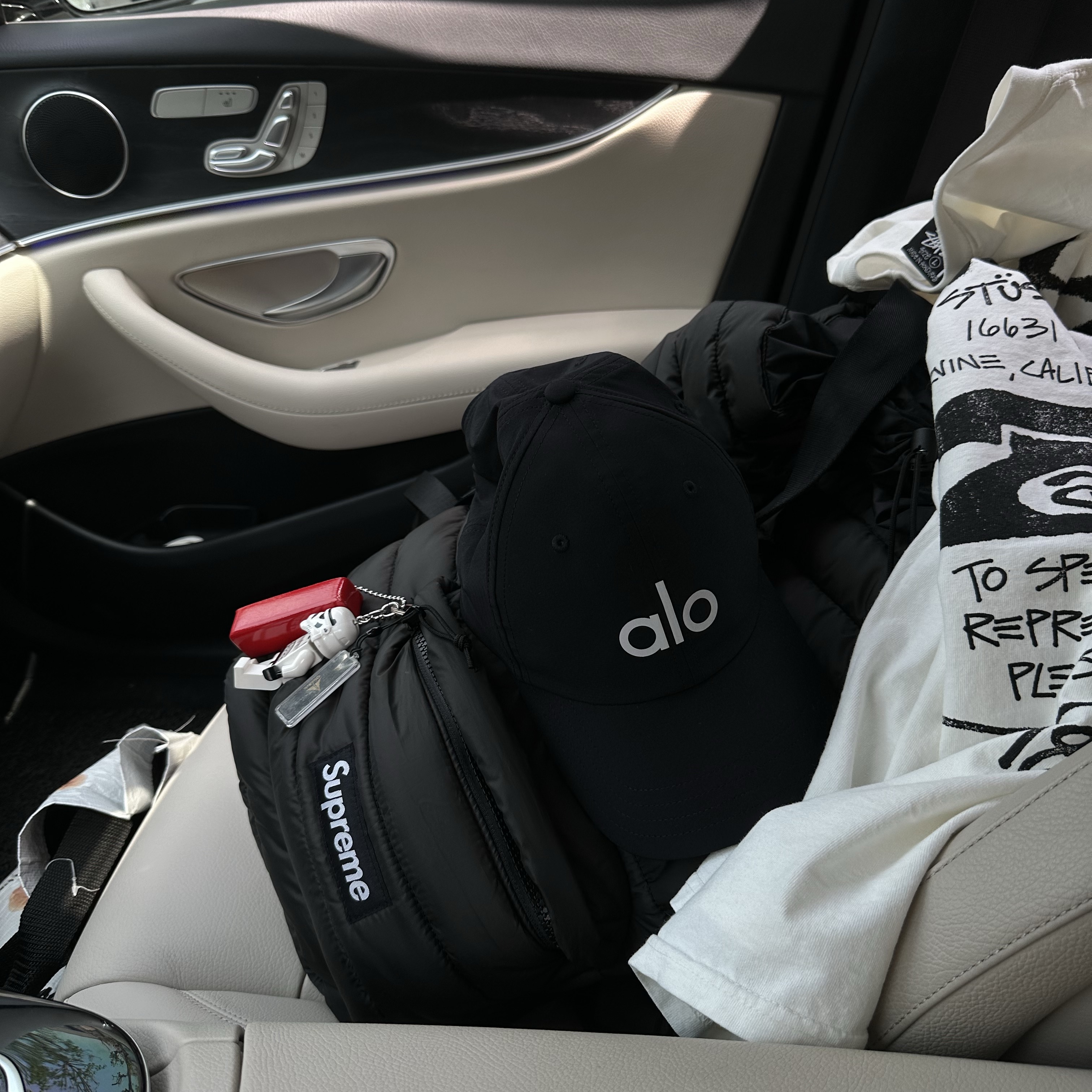 Stussy Old Phone Pigment Dyed T-Shirt Natural, Supreme Puffer Backpack Black - 22FW 착용 스타일