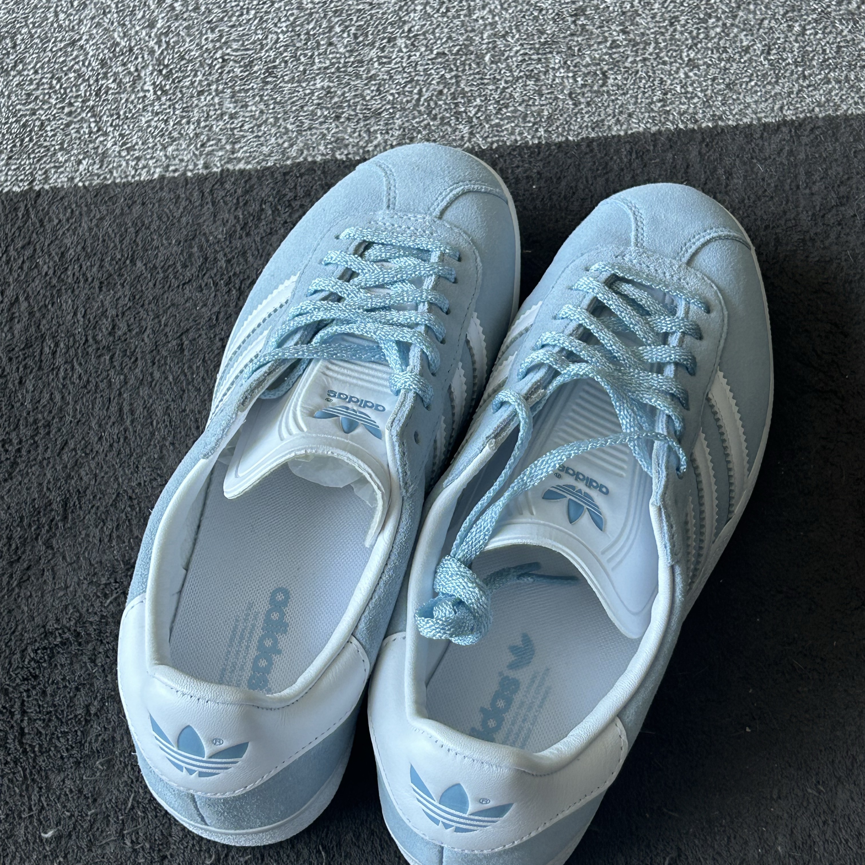 Adidas Gazelle 85 Clear Sky Cloud White 착용 스타일 - 1