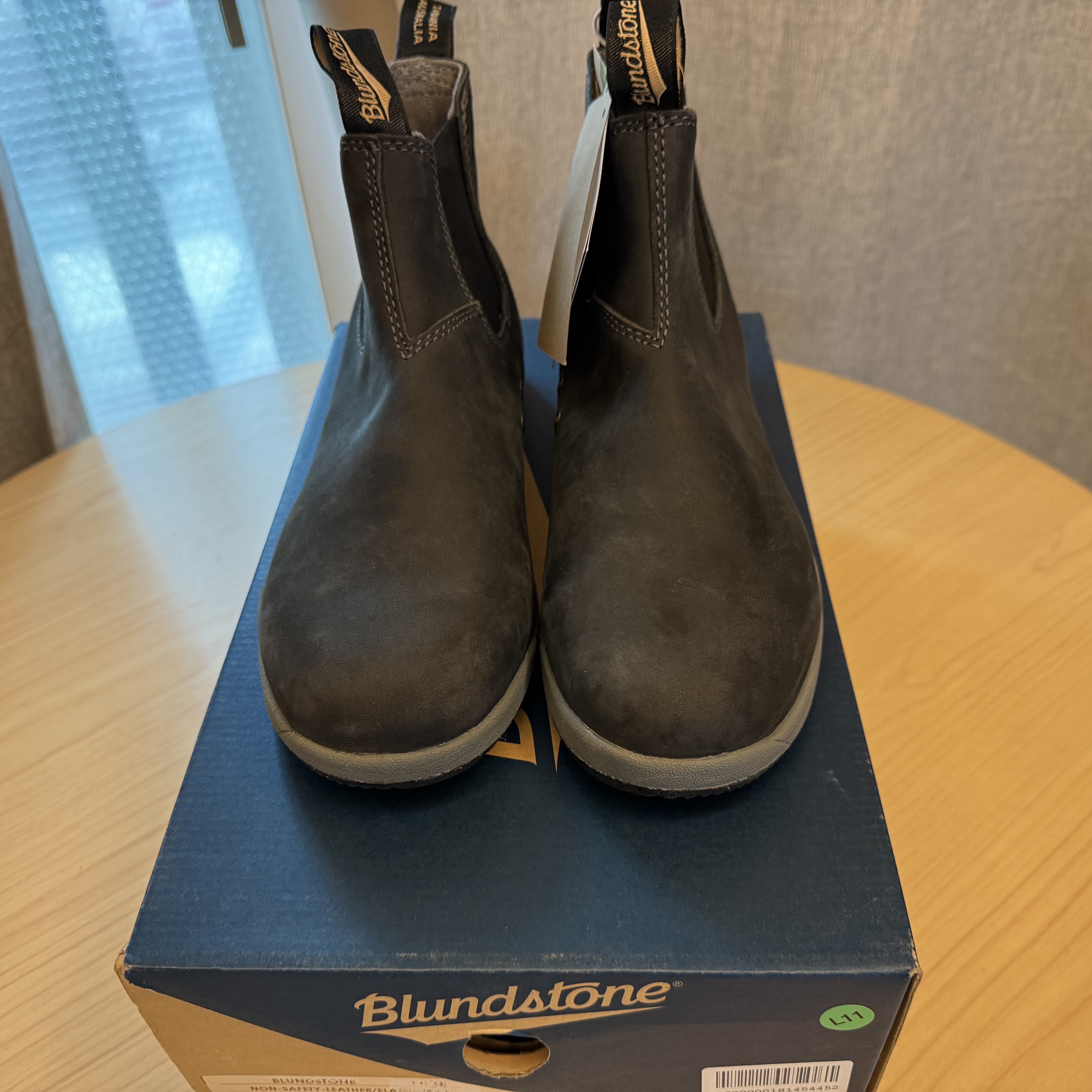 Blundstone Classic 587 Chelsea Boots Rustic Black 착용 스타일 - 1