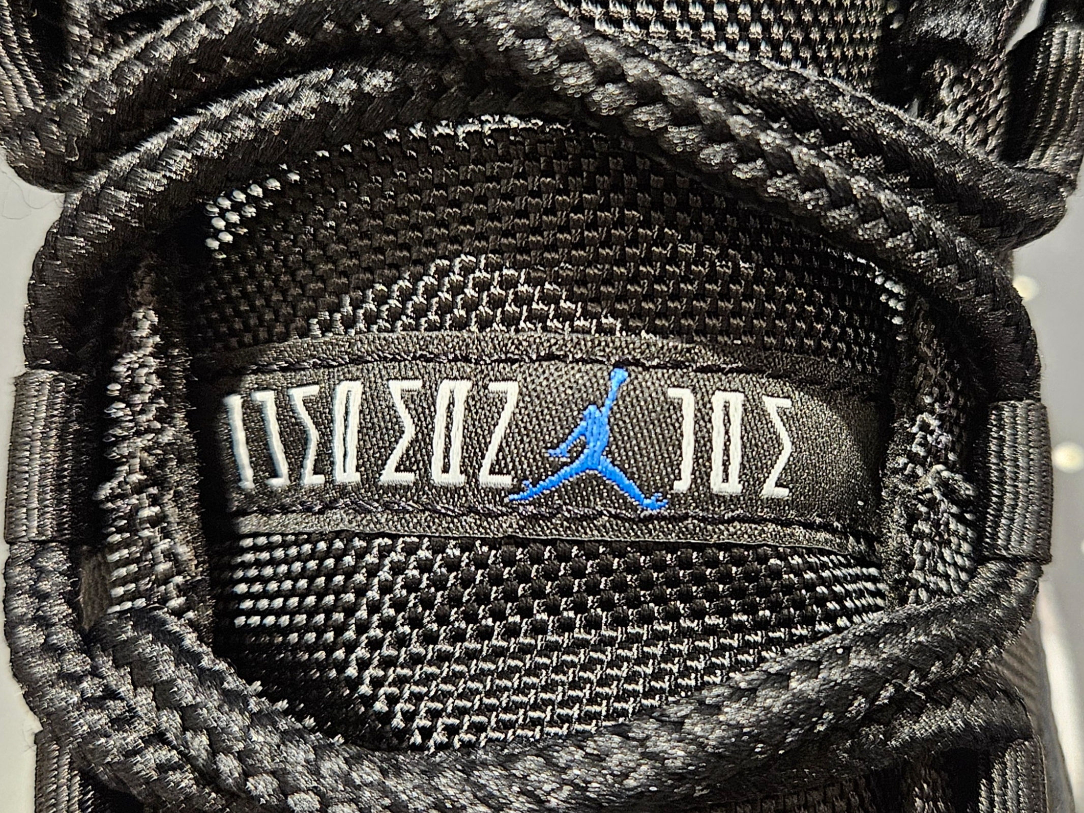 Jordan 11 Retro Low Black and Varsity Royal, Jordan 11 Retro Low Concord 착용 스타일 - 4