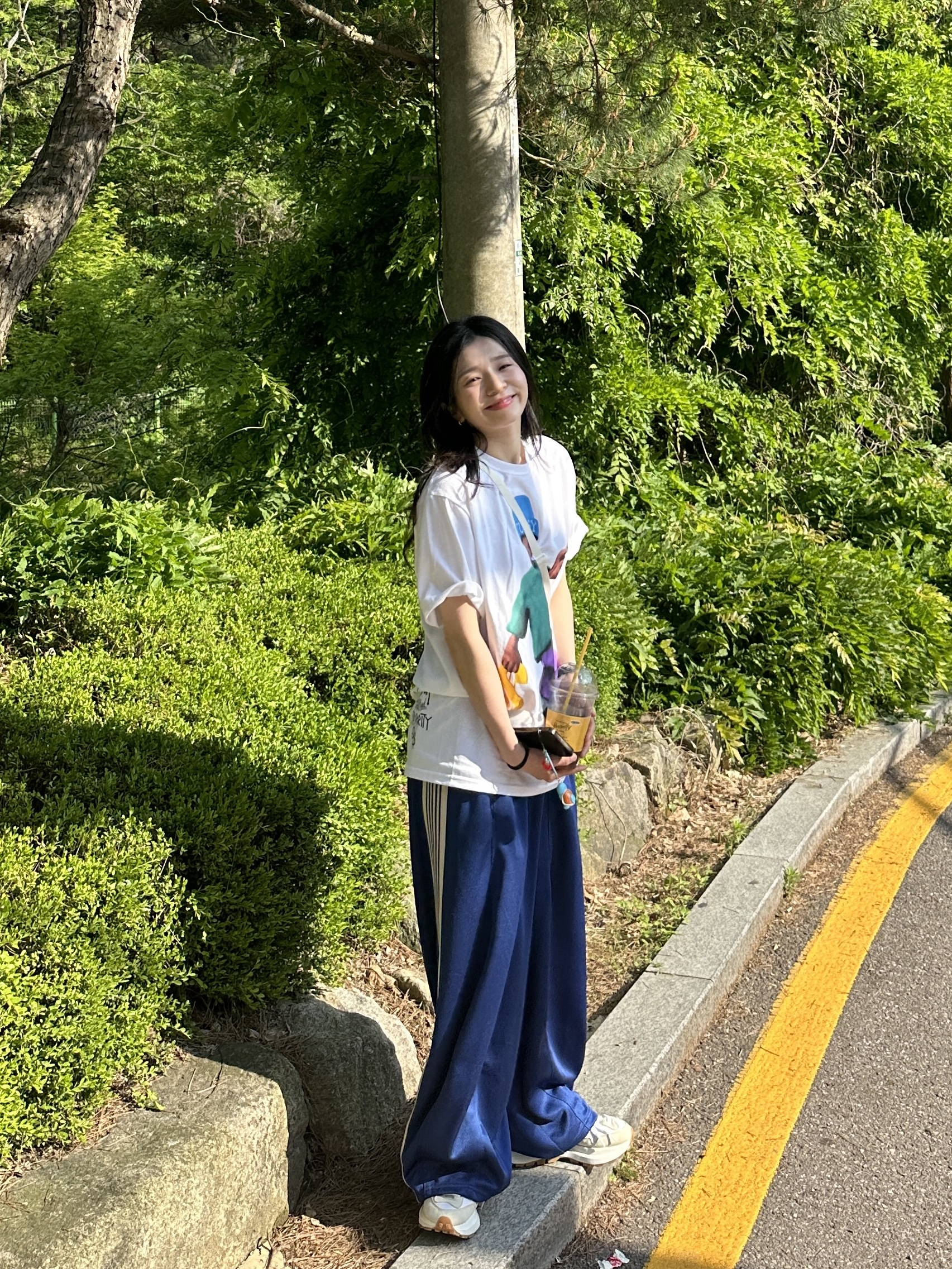 Needles H.D. Track Pants Poly Smooth Royal, Nike x Sacai VaporWaffle White and Gum 착용 스타일 - 2