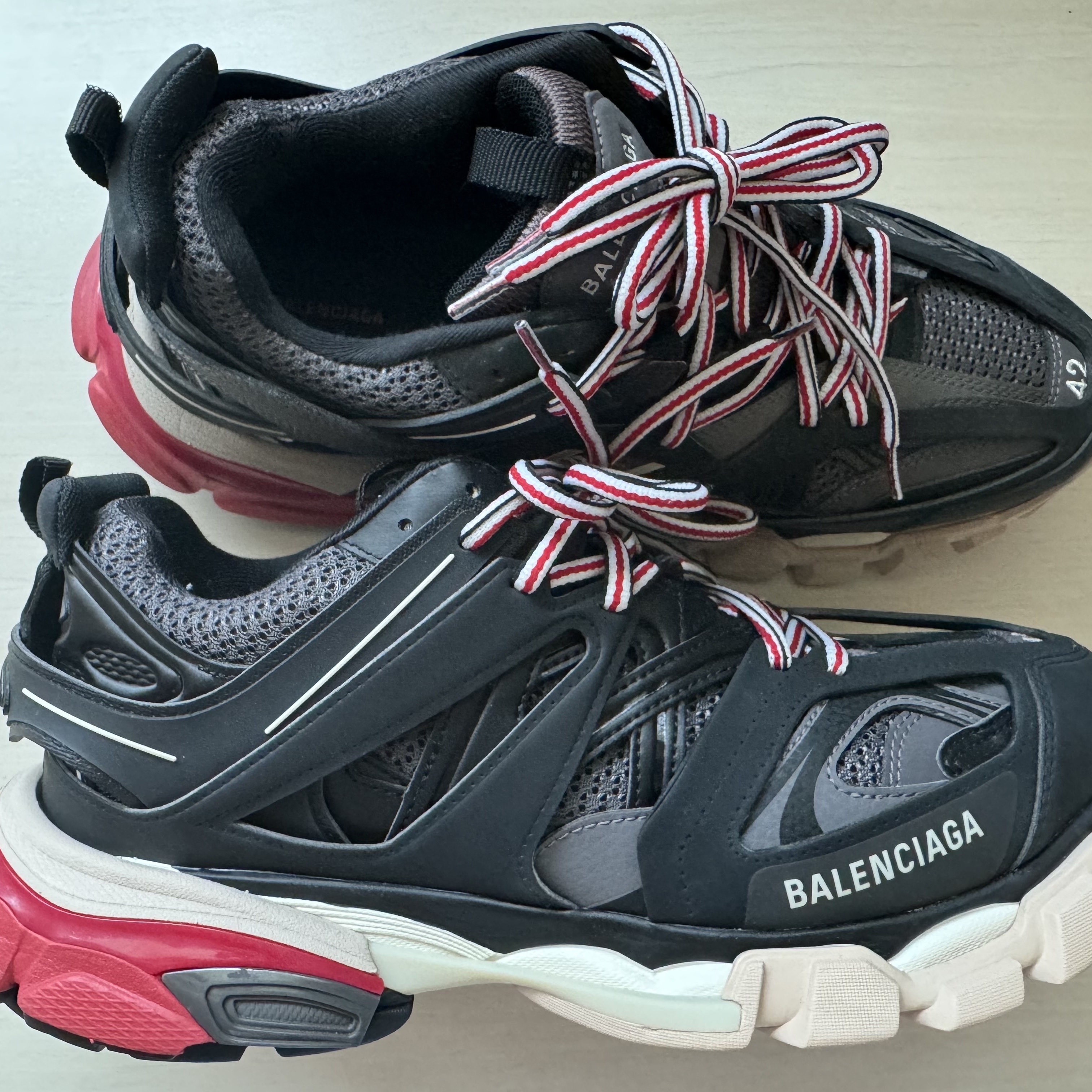 Balenciaga Track Sneakers Black Red 2019 착용 스타일 - 2