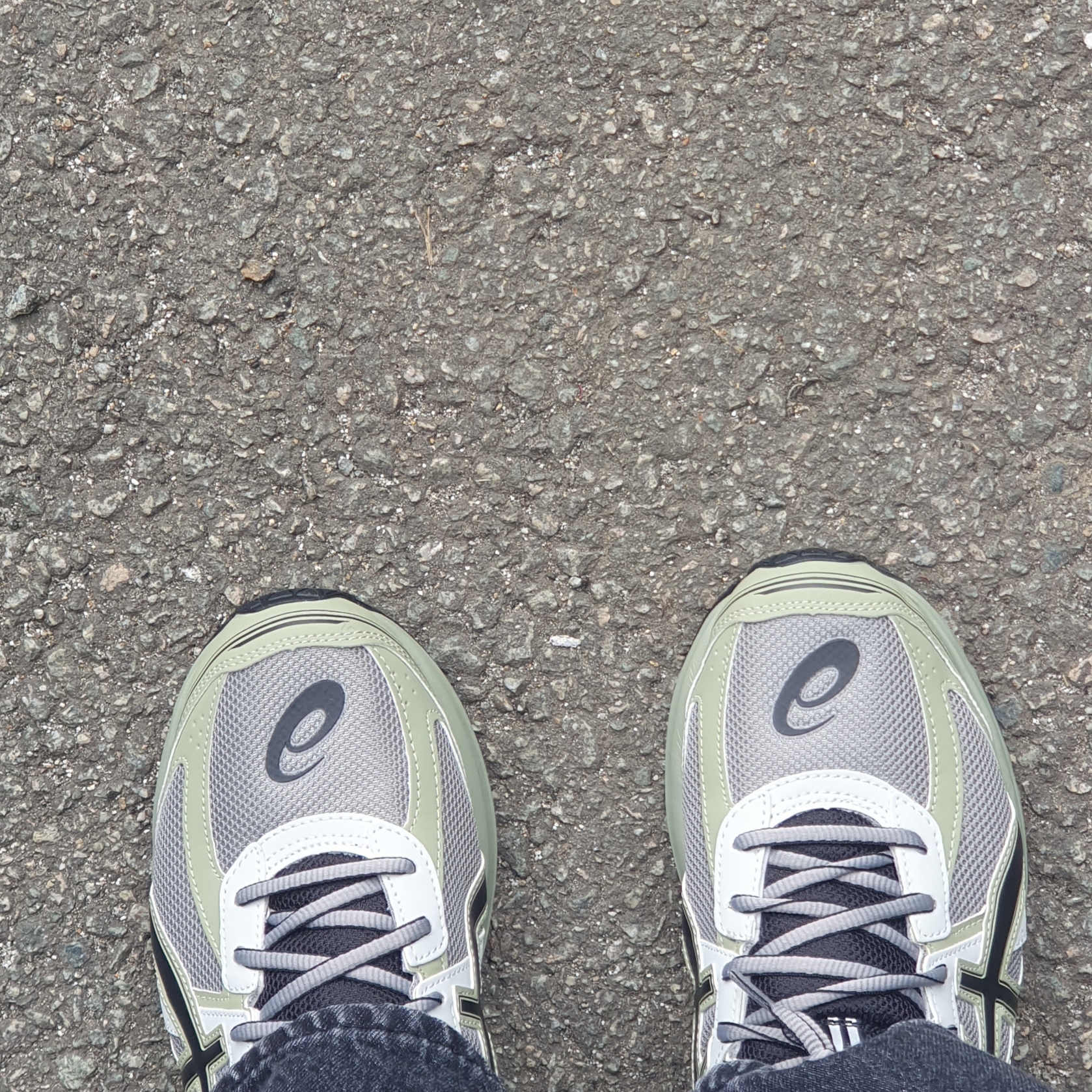 Asics Jog 100 S Sheet Rock - 2E Wide 착용 스타일 - 2