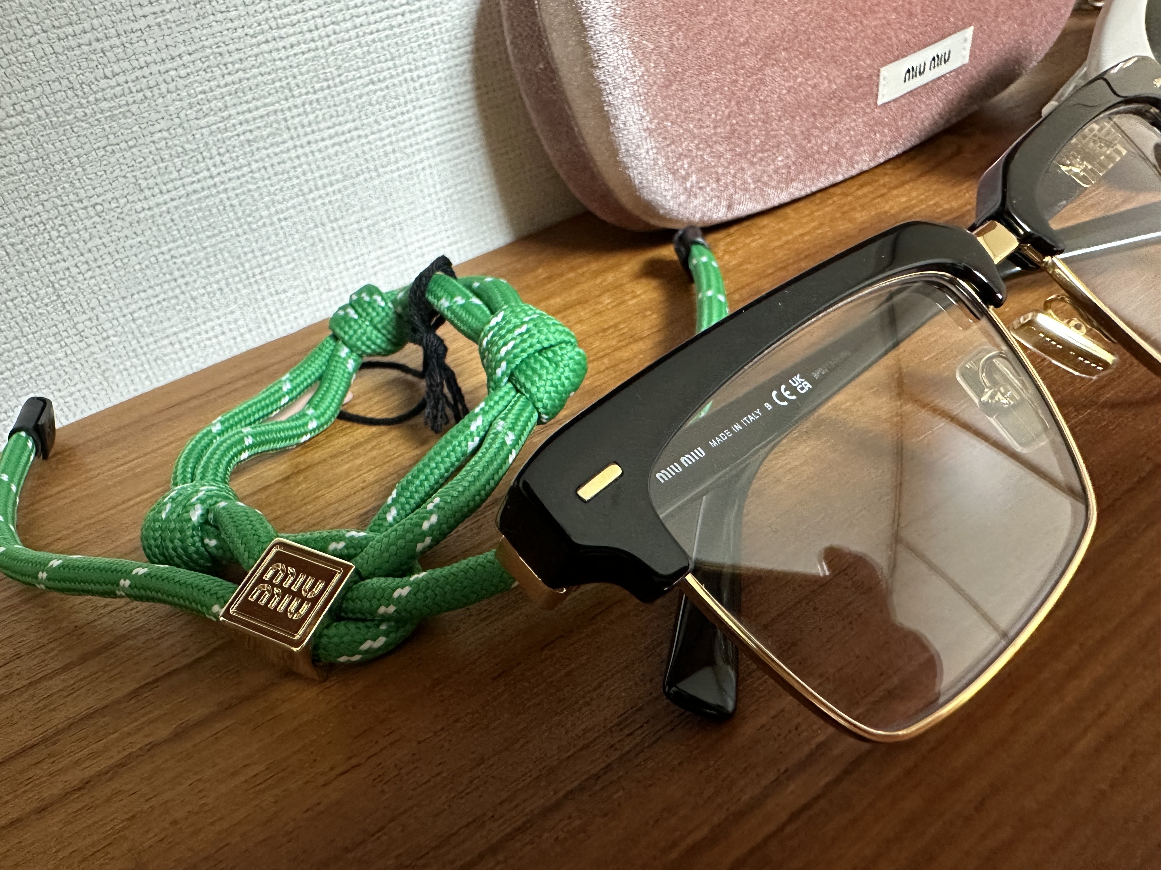 (W) Miu Miu Cord Bracelet Emerald Green 착용 스타일 - 4