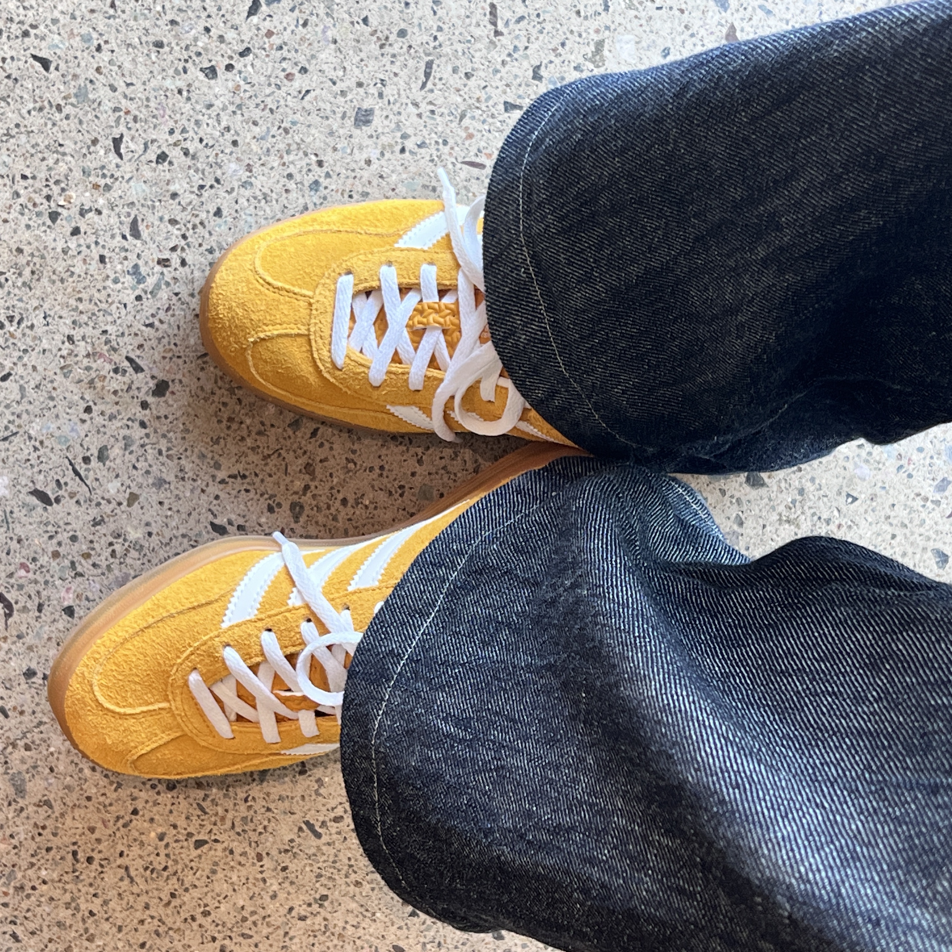 (W) Adidas Gazelle Indoor Orange Peel Cloud White 착용 스타일 - 3