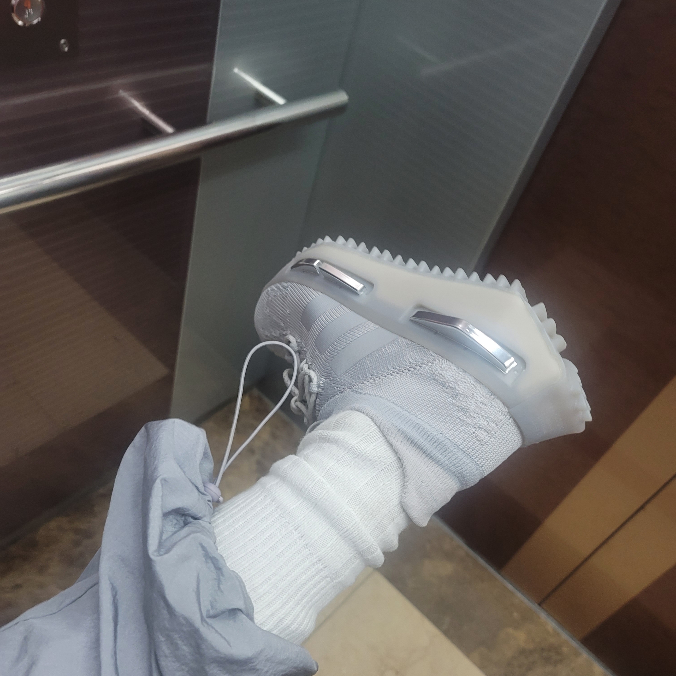 Adidas NMD S1 Grey Two Silver Metallic 착용 스타일 - 1
