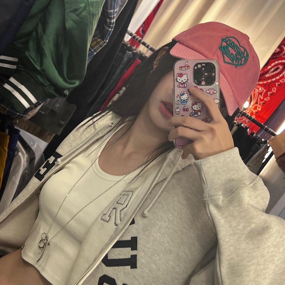 Supreme x Champion Zip Up Hooded Sweatshirt Ash Grey - 24SS, Human Made 6 Panel Cap #1 Pink 착용 스타일 - 1