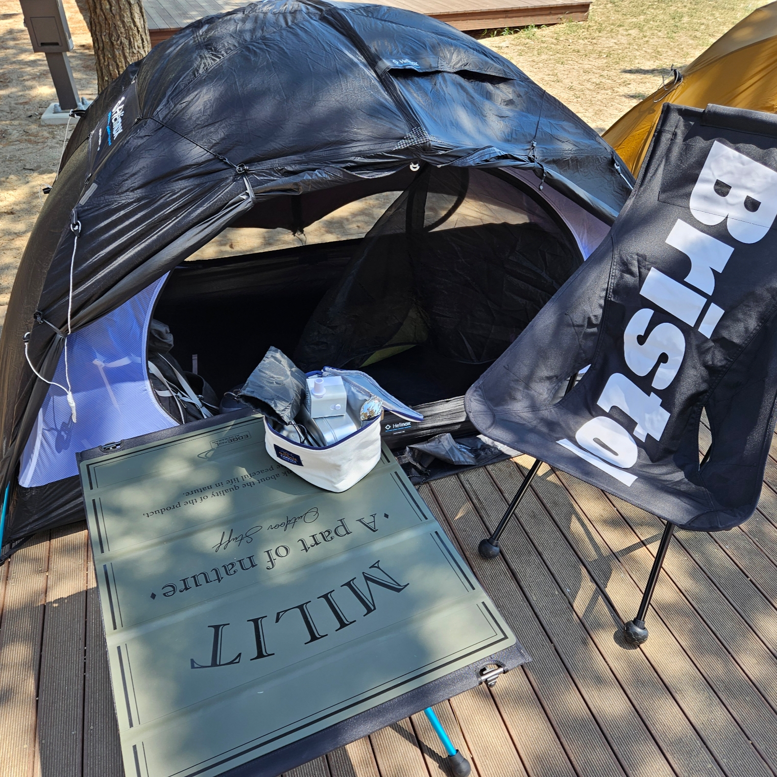 Helinox Alpine Dome 1.5p Black, Helinox Table One Hard Top Black 착용 스타일 - 2