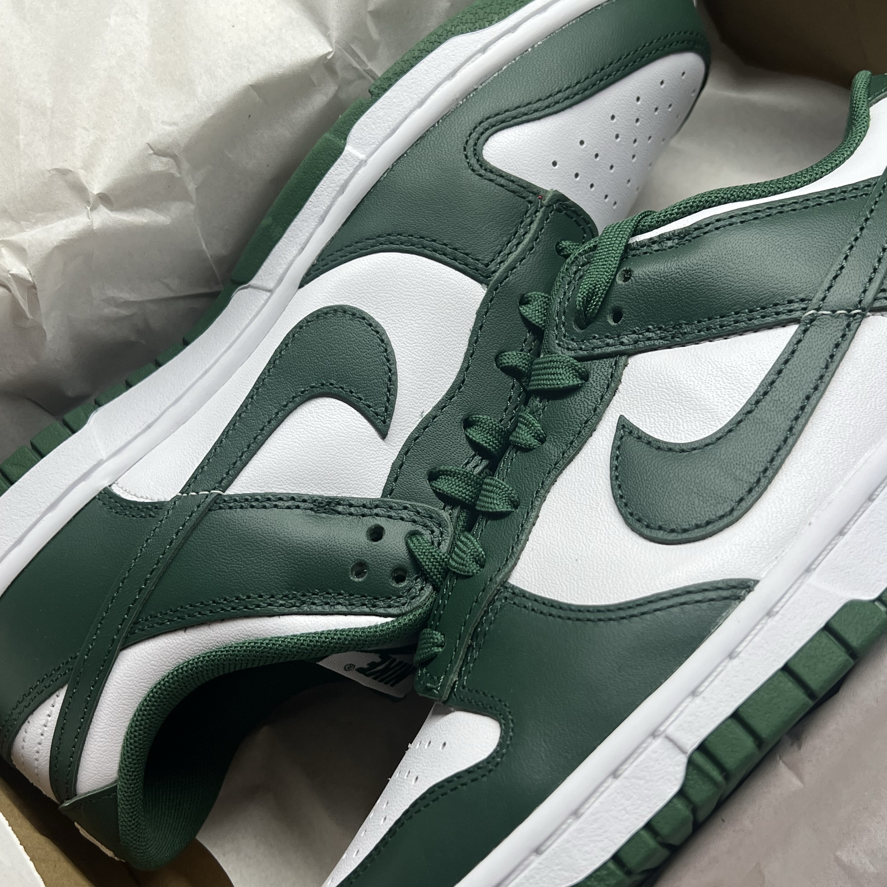 Nike Dunk Low Retro Varsity Green 착용 스타일
