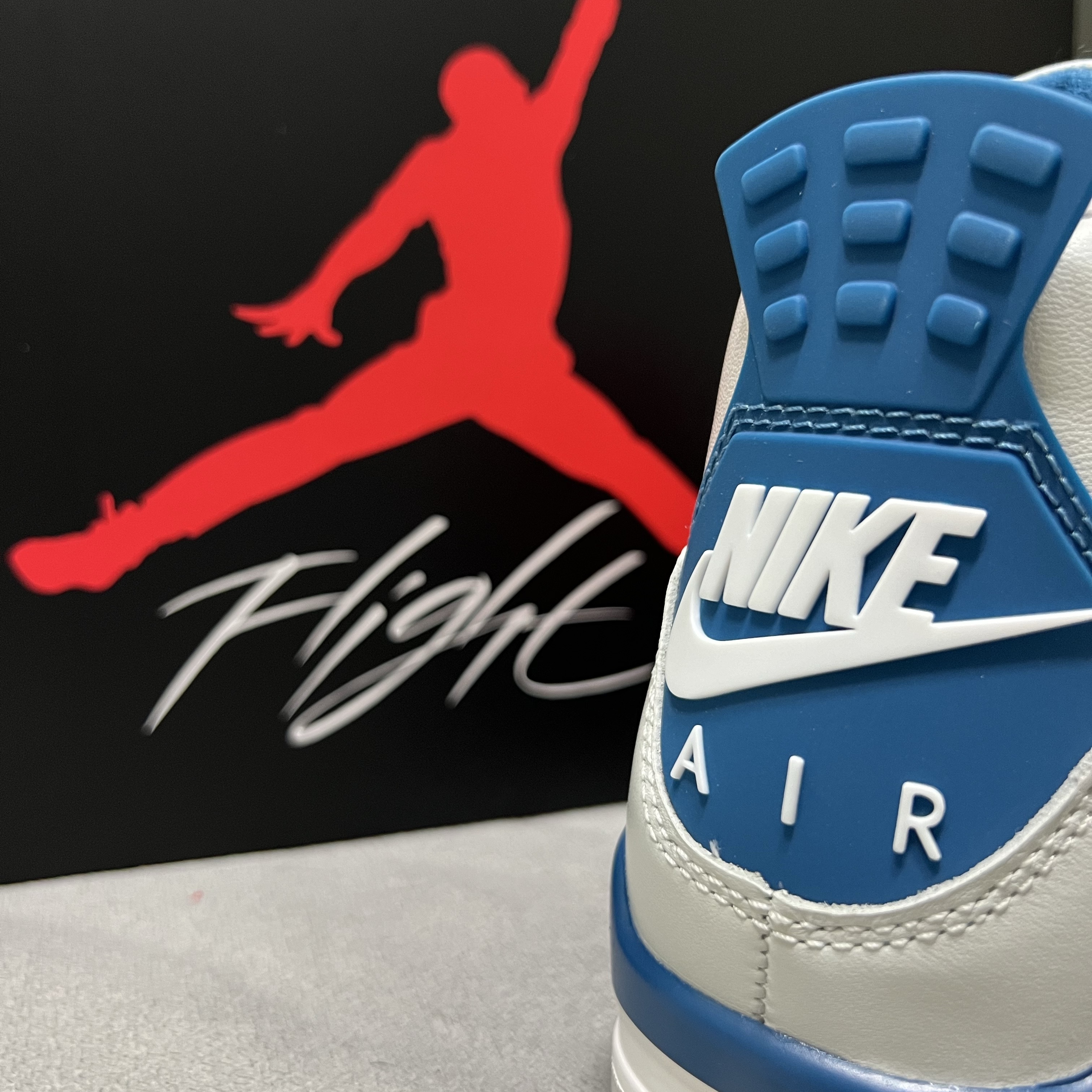 Jordan 4 Retro Industrial Blue 착용 스타일 - 1