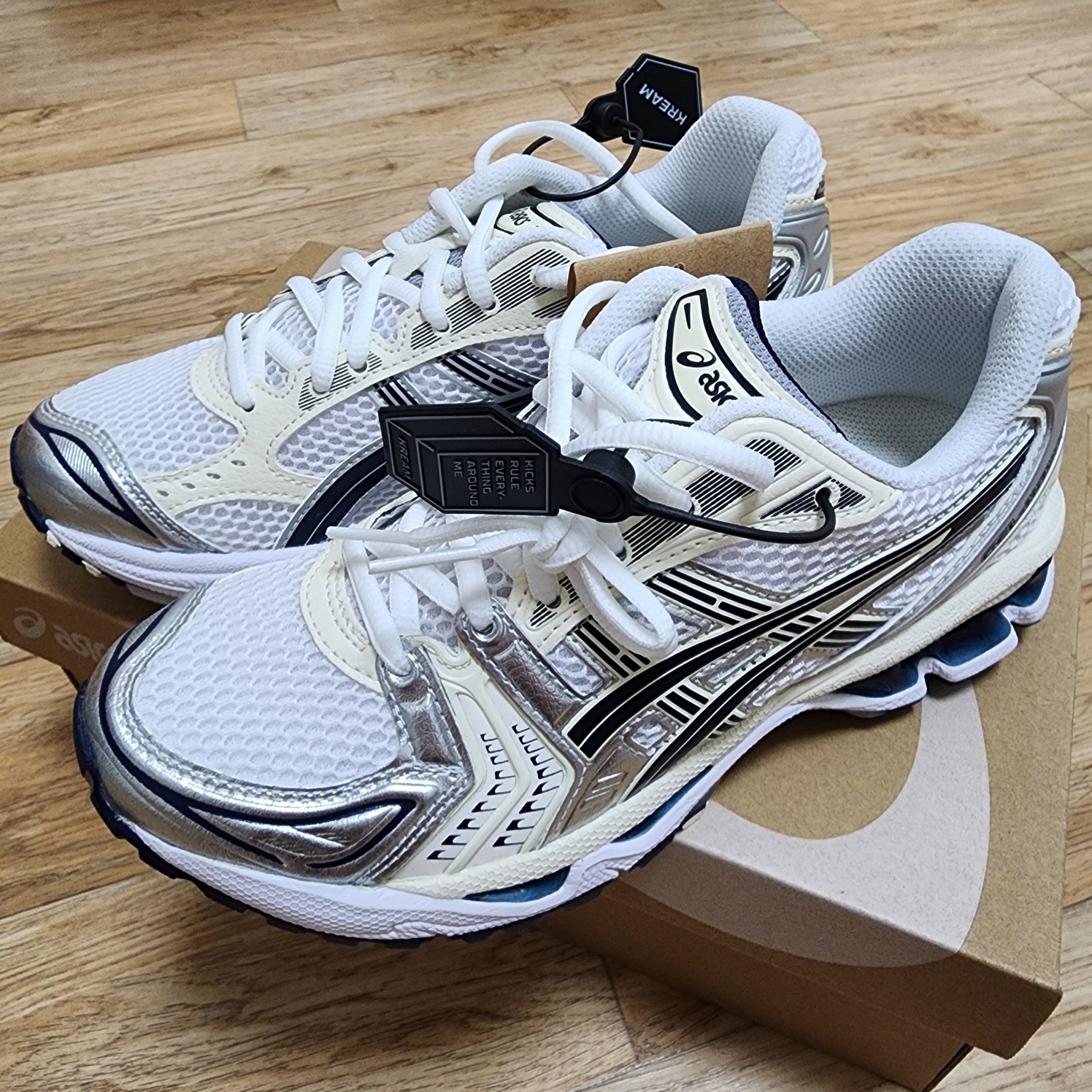 (W) Asics Gel-Kayano 14 White Midnight 착용 스타일