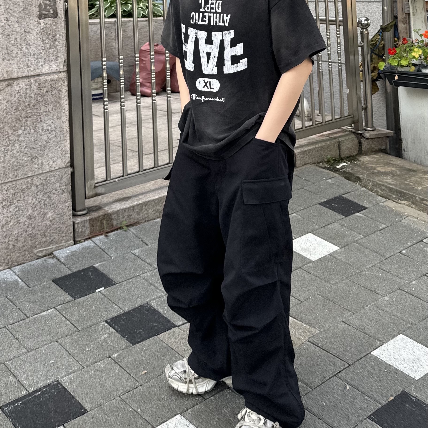 Nonnod Side Zip Cargo Pants Black, Balenciaga 3XL Sneakers Beige 착용 스타일 - 2