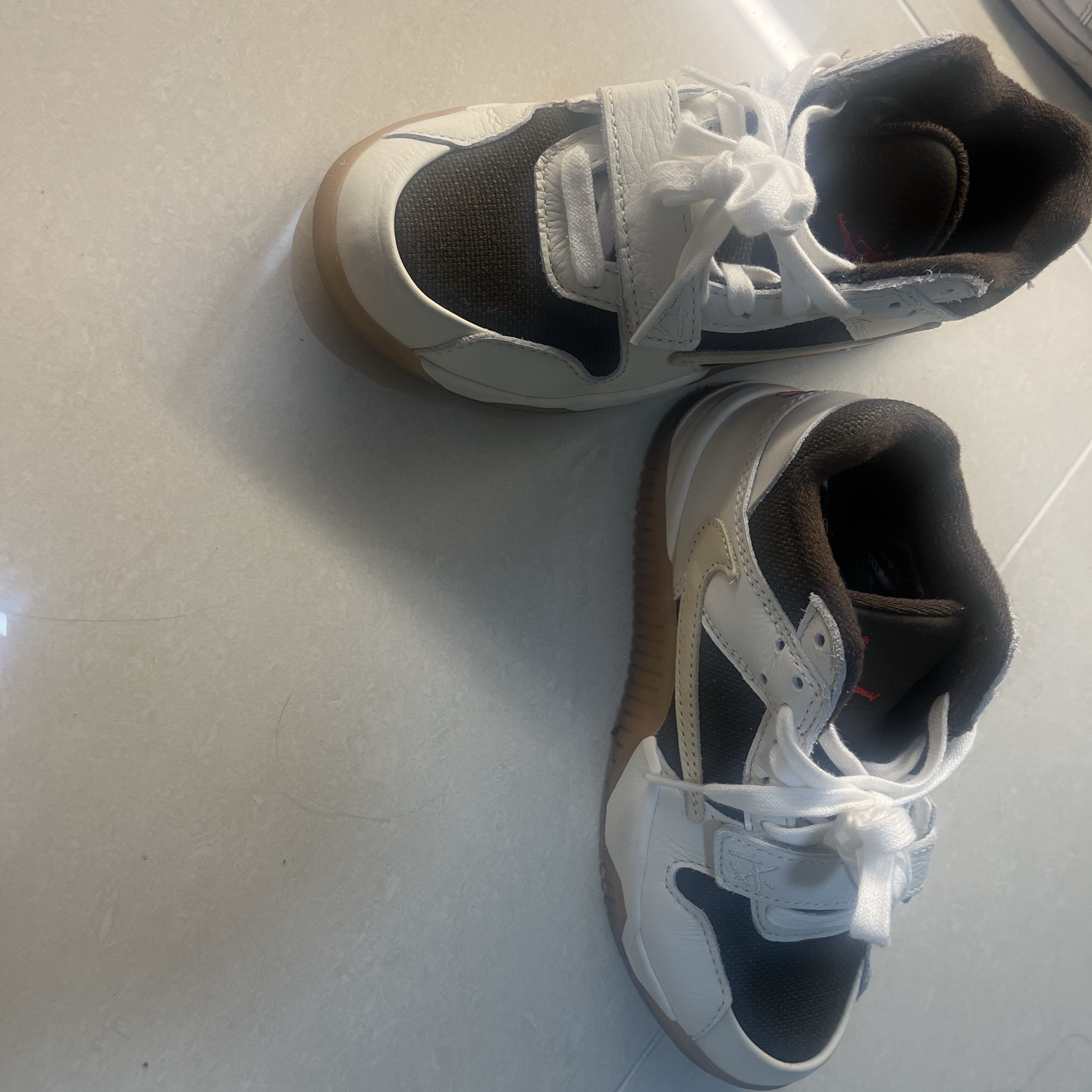 (PS) Jordan x Travis Scott Jumpman Jack TR Sail and Dark Mocha 착용 스타일