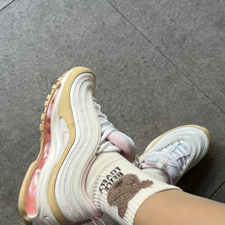(GS) Nike Air Max 97 Summit White Sesame 착용 스타일 - 3