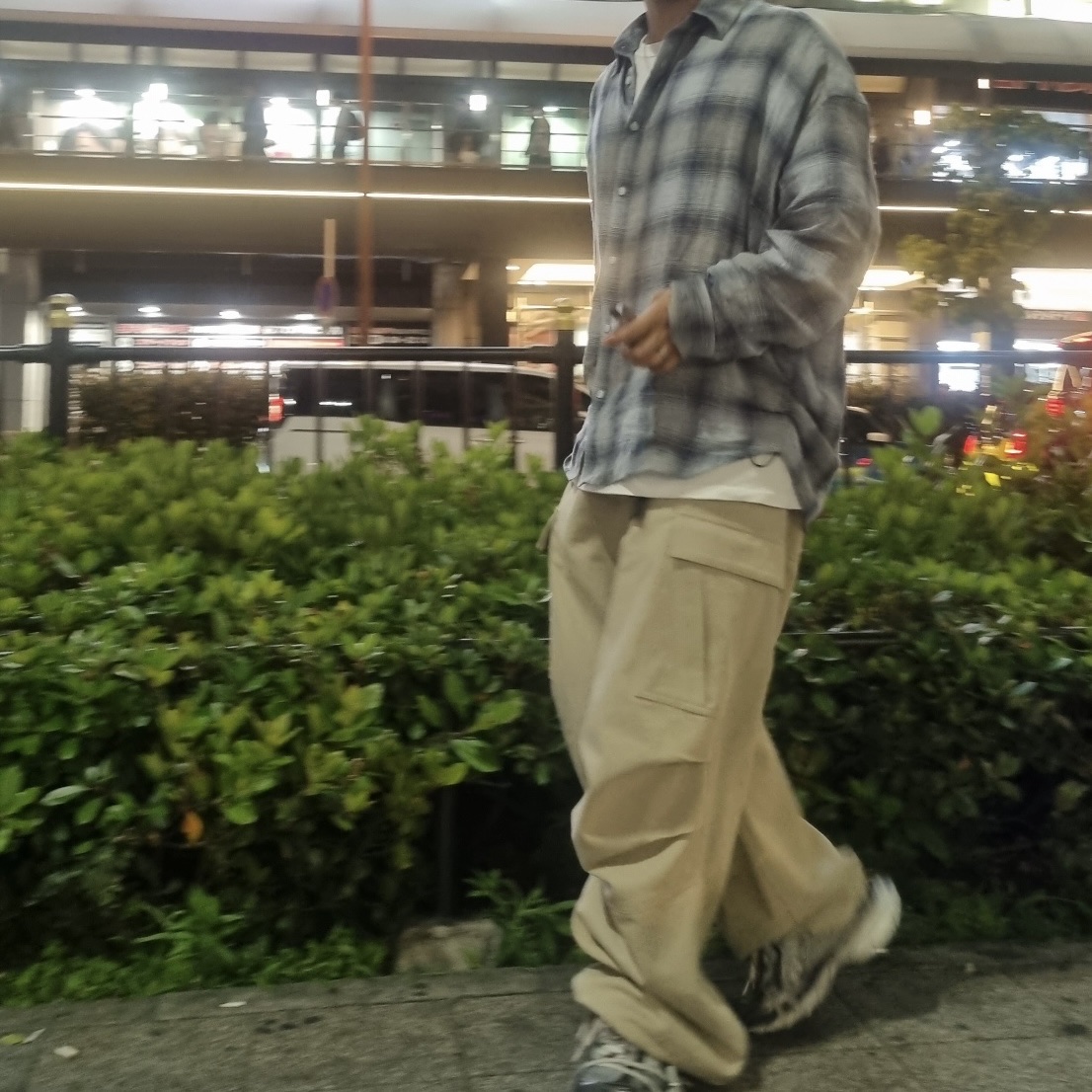Nonnod Flexible String Check Shirt Japanese Linen Blue, Nonnod Side Zip Cargo Pants Beige 착용 스타일 - 3