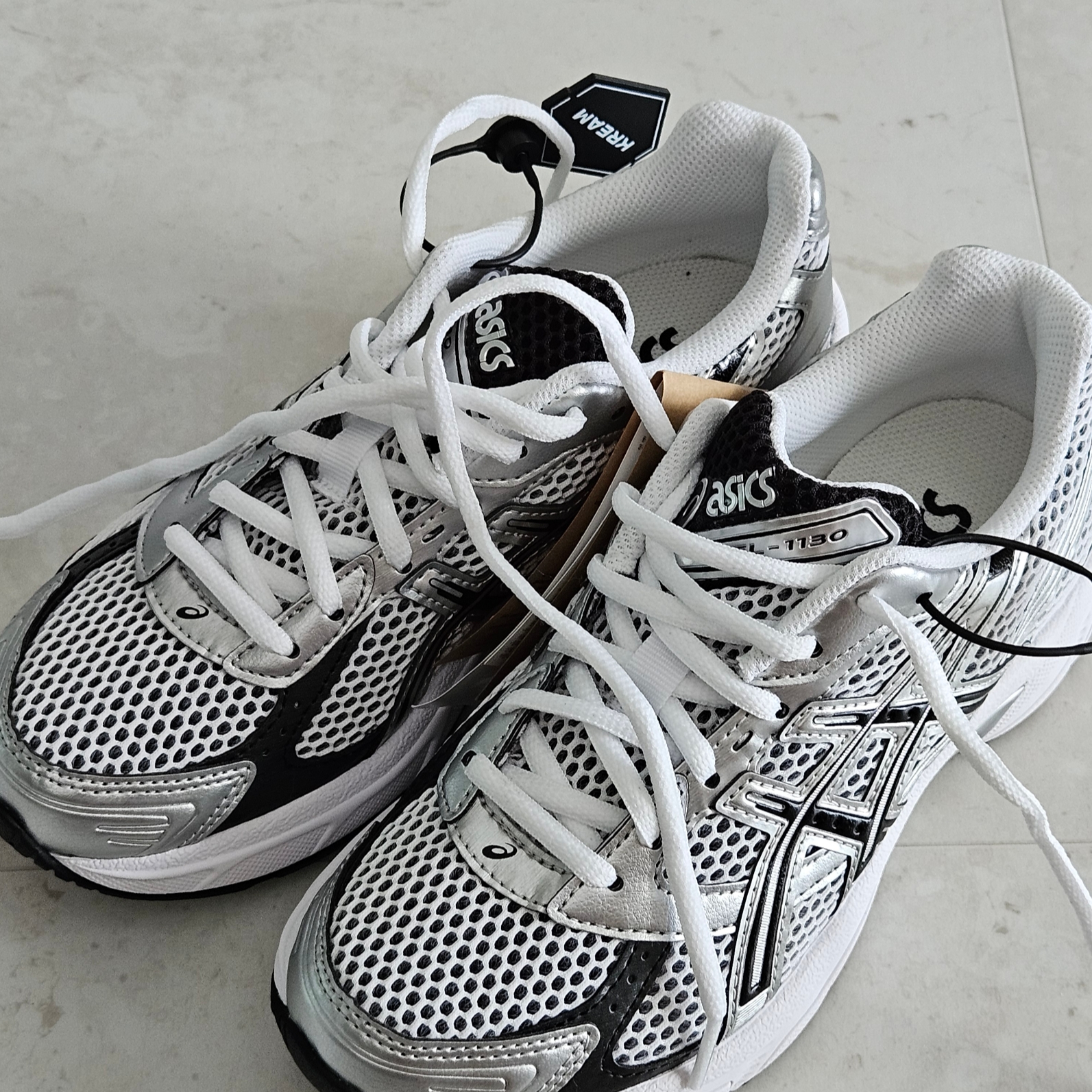 Asics Gel-1130 White Black 착용 스타일