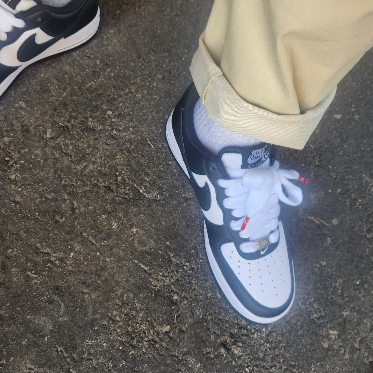 Nike Air Force 1 '07 Black White 착용 스타일 - 1