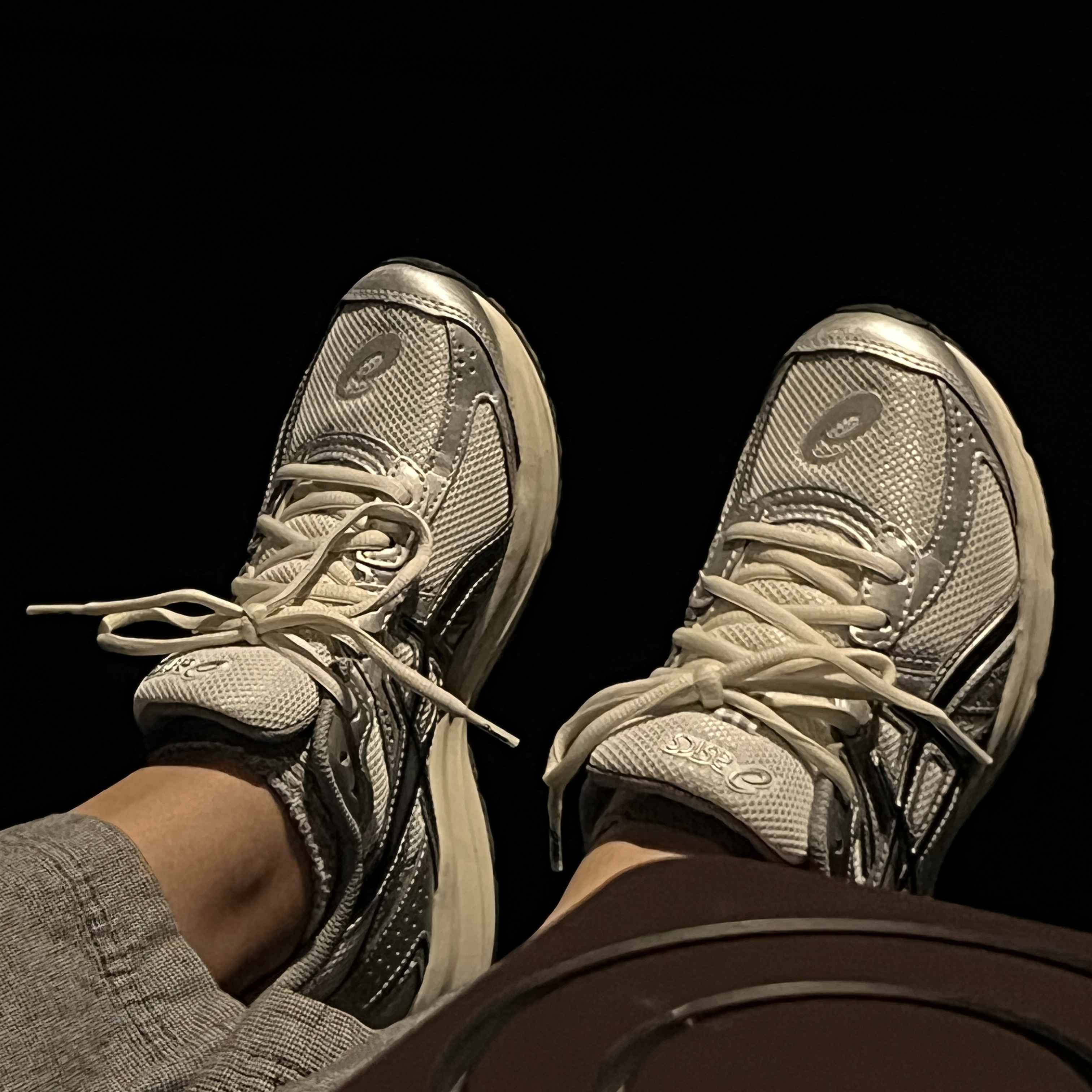 Asics Jog 100 S White Black - 2E Wide 착용 스타일