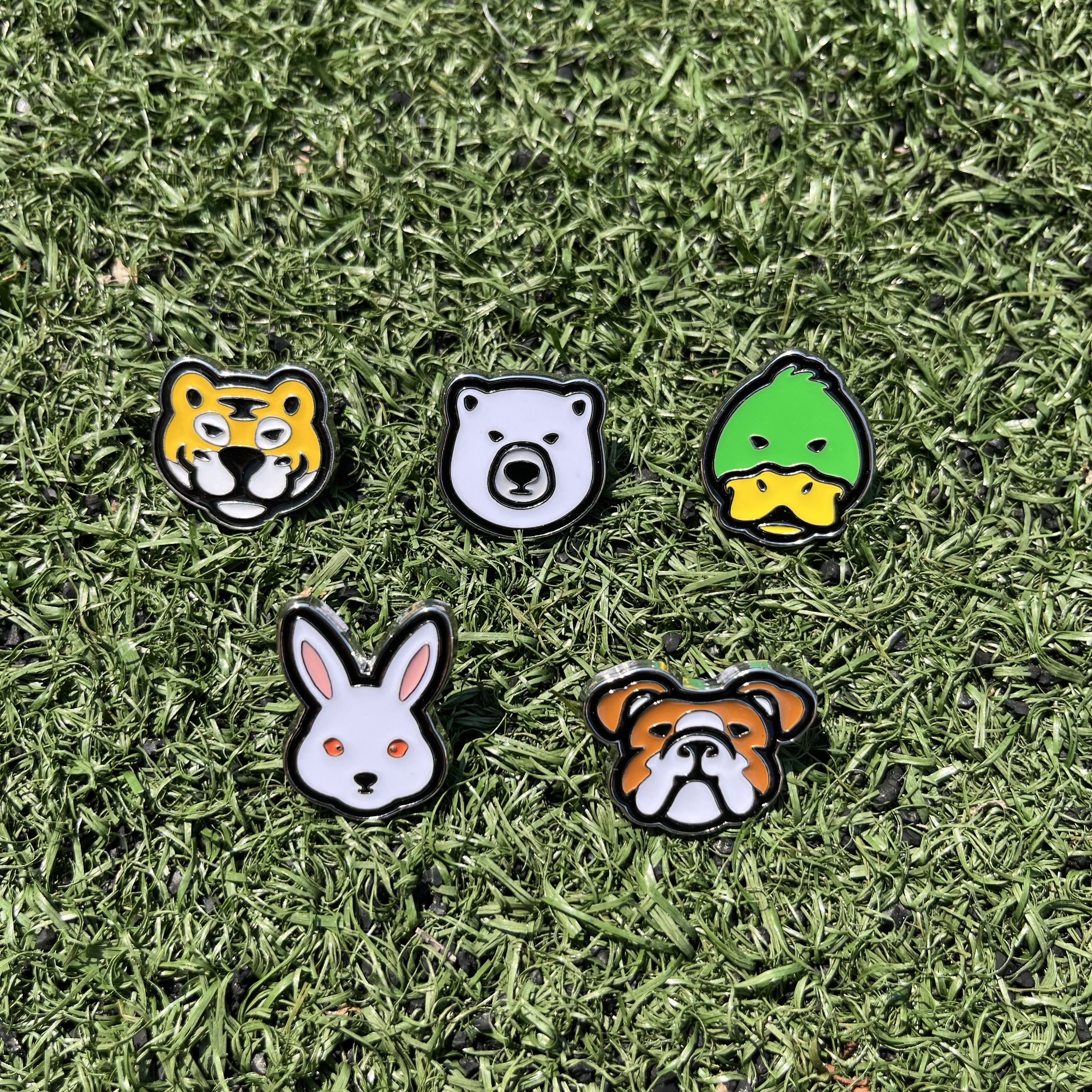 Human Made Animal Pin #1 White - Offline Store Exclusive, Human Made Animal Pin #1 Yellow - Offline Store Exclusive 착용 스타일 - 1