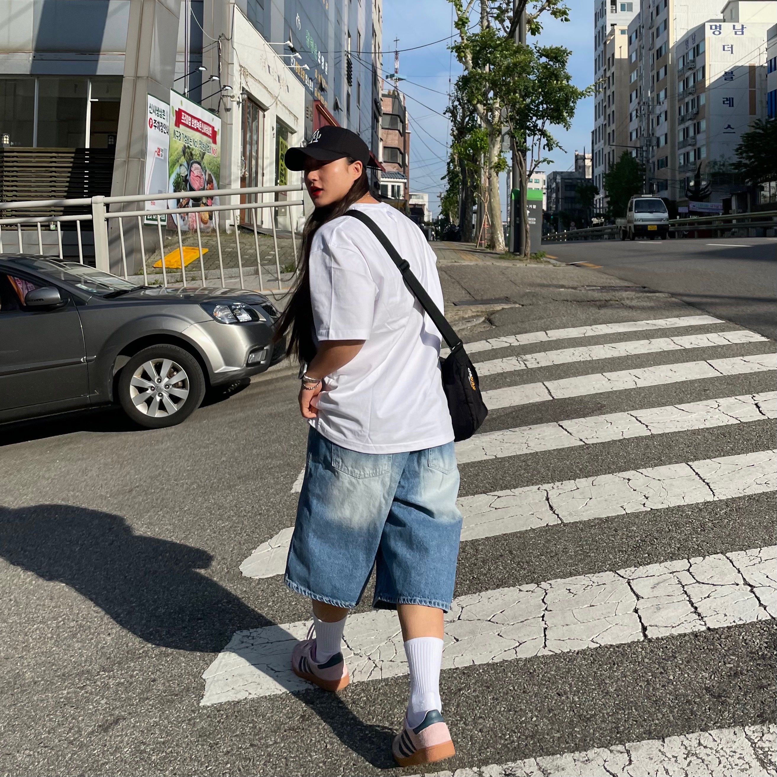 (W) Adidas Spezial Handball Clear Pink, Supreme Small Messenger Bag Black - 22SS 착용 스타일 - 1
