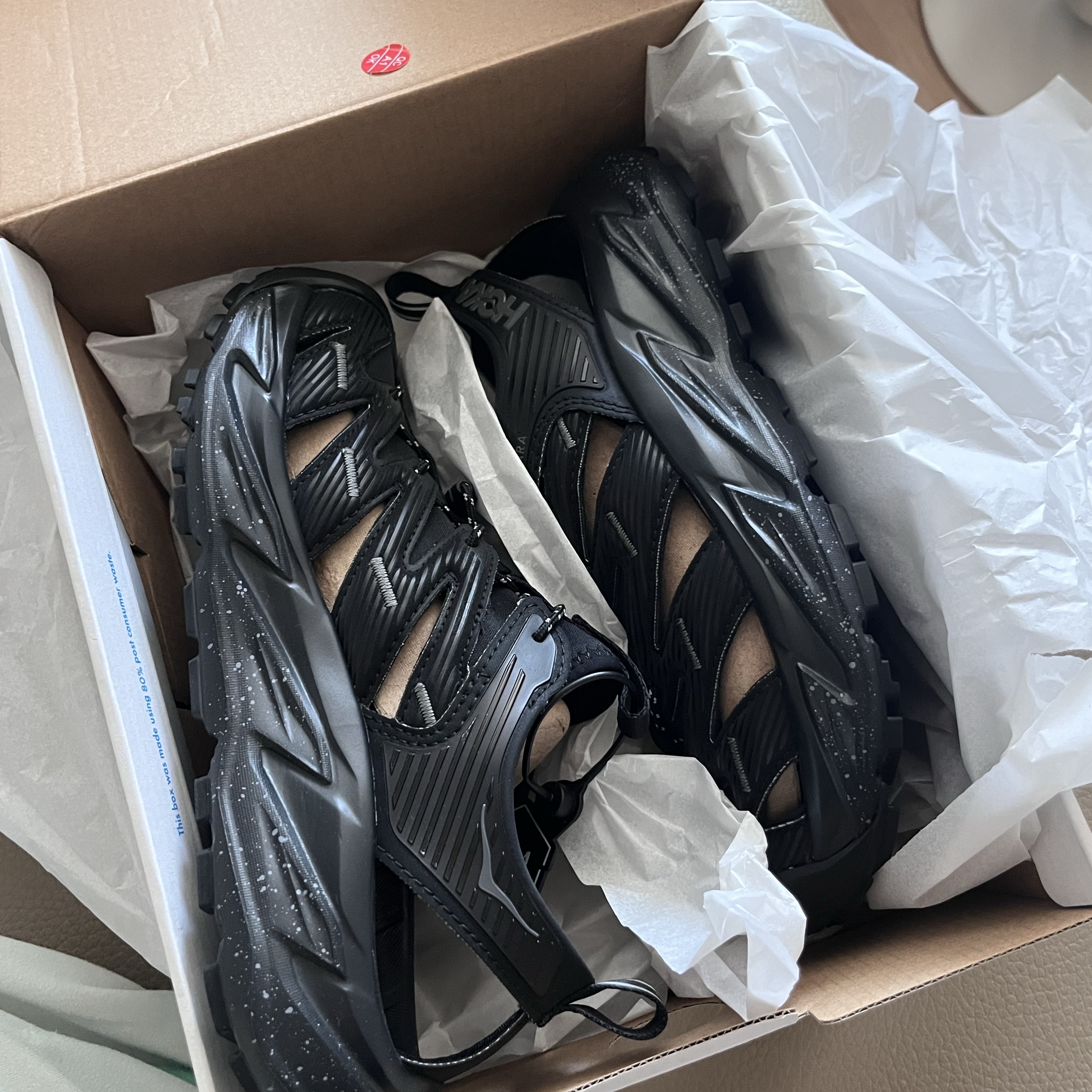 Hoka Hopara Black Castle Rock 착용 스타일