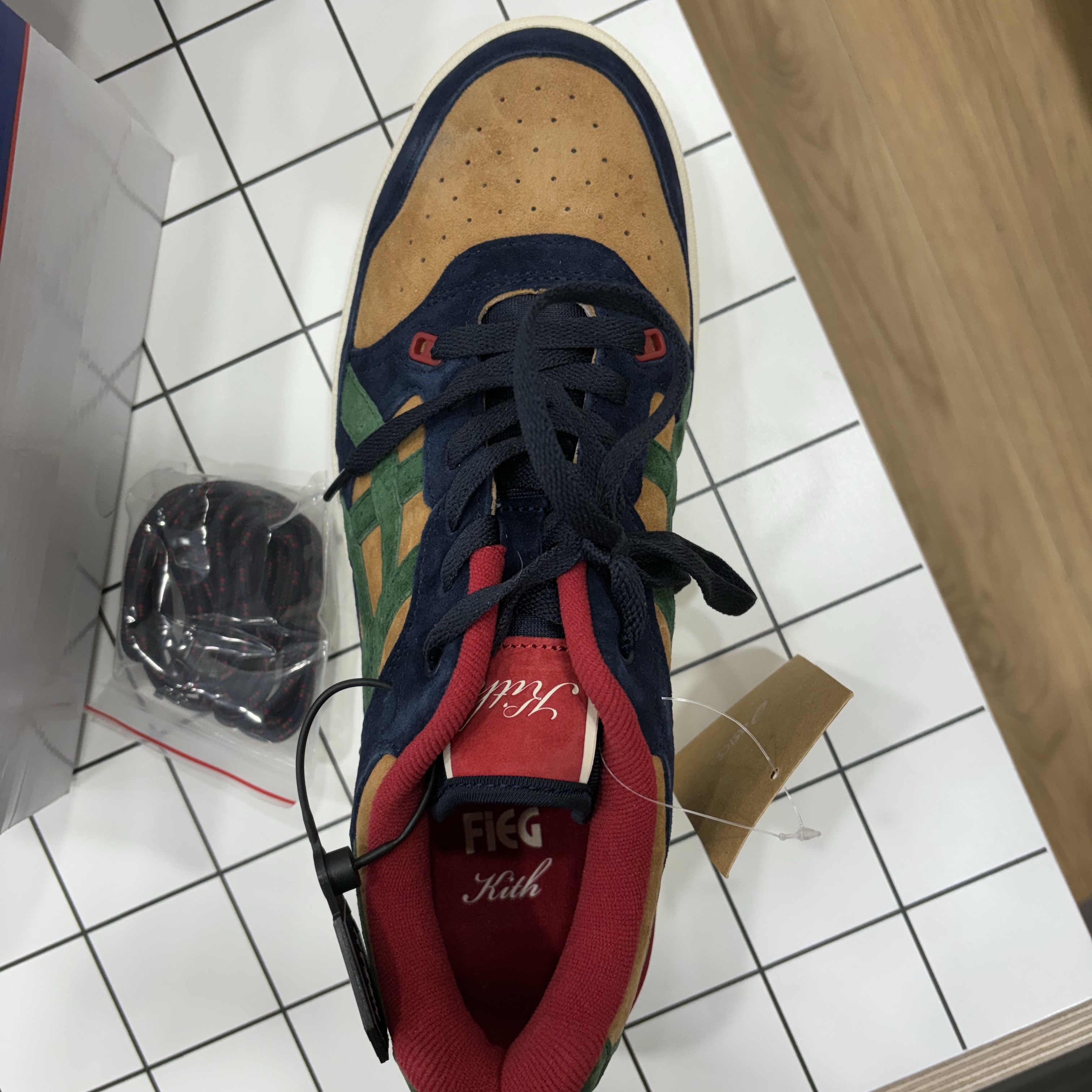 Asics x Kith EX89 Kithmas Outdoor 착용 스타일 - 2