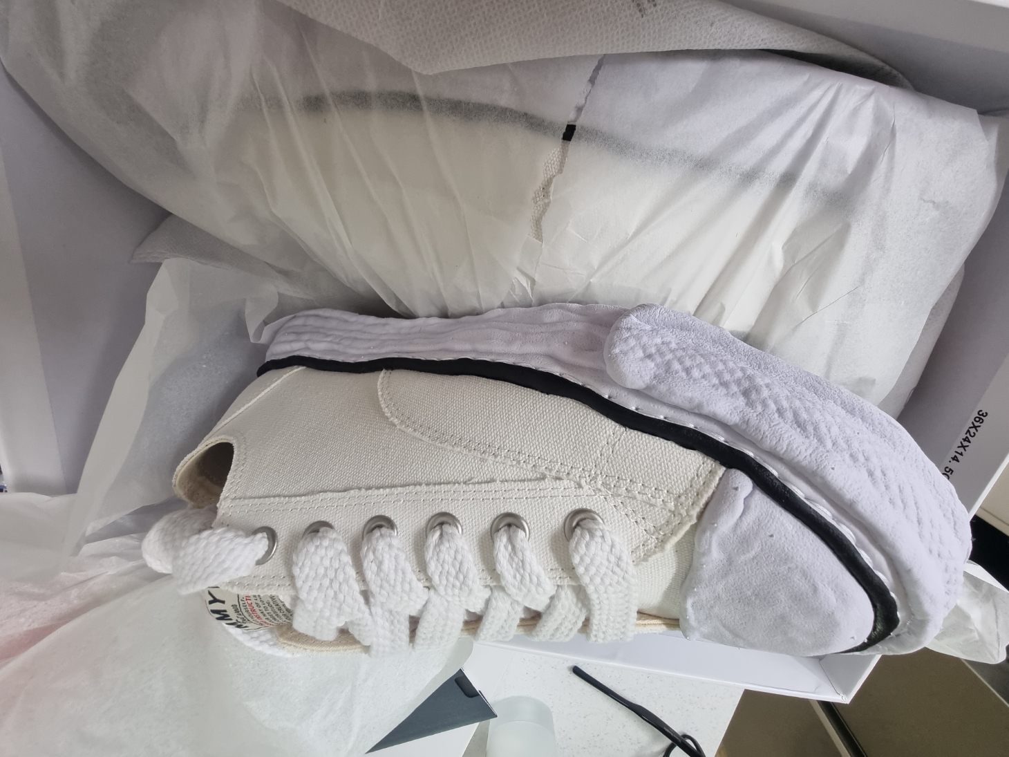Maison Mihara Yasuhiro Peterson23 OG Sole Canvas Low-top Sneakers White 착용 스타일