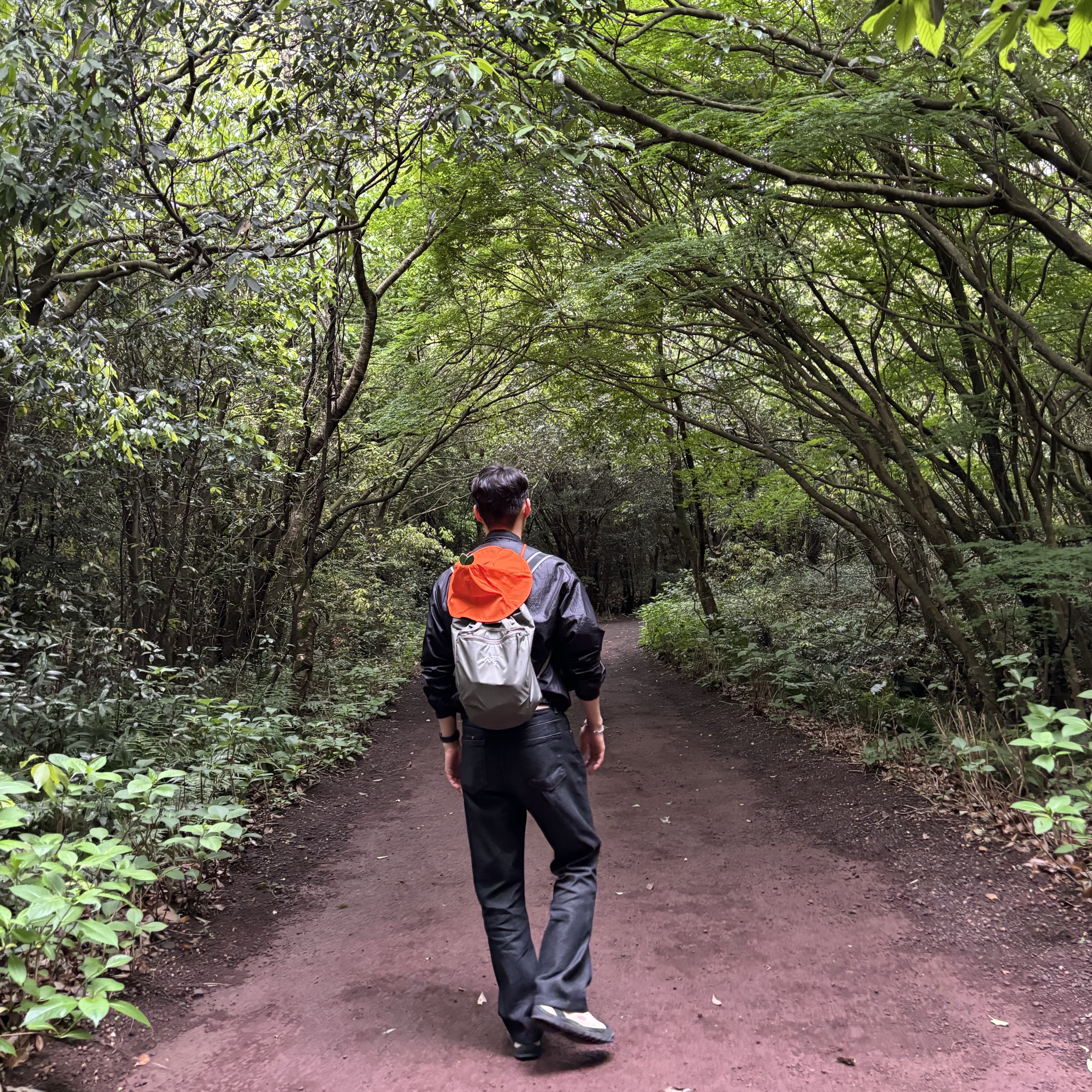 Arc'teryx Heliad 10 Backpack Forage, Keen Jasper Rocks SP Sneakers Beige 착용 스타일