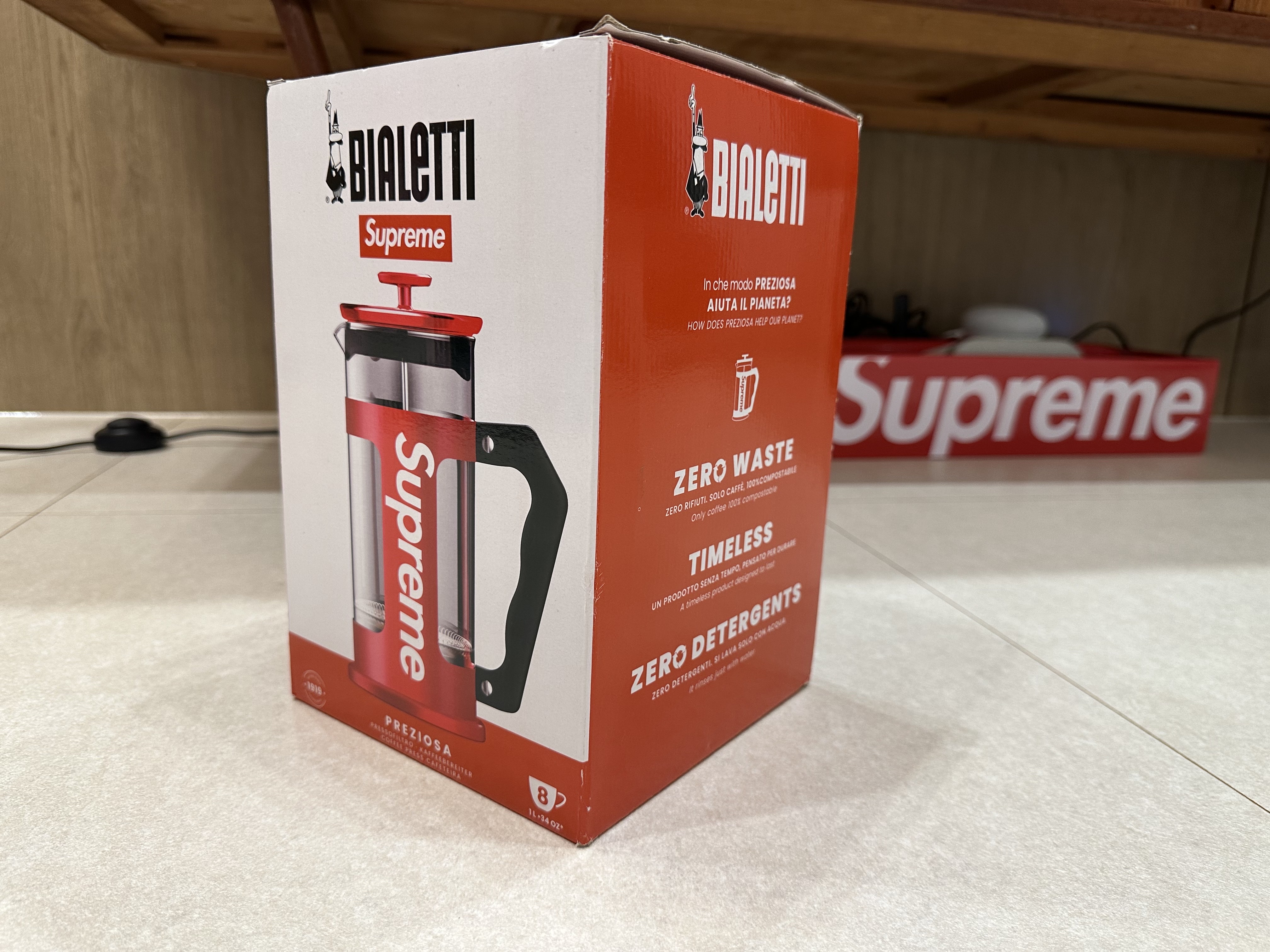 Supreme x Bialetti 8-Cup French Press Red - 24SS 착용 스타일 - 4