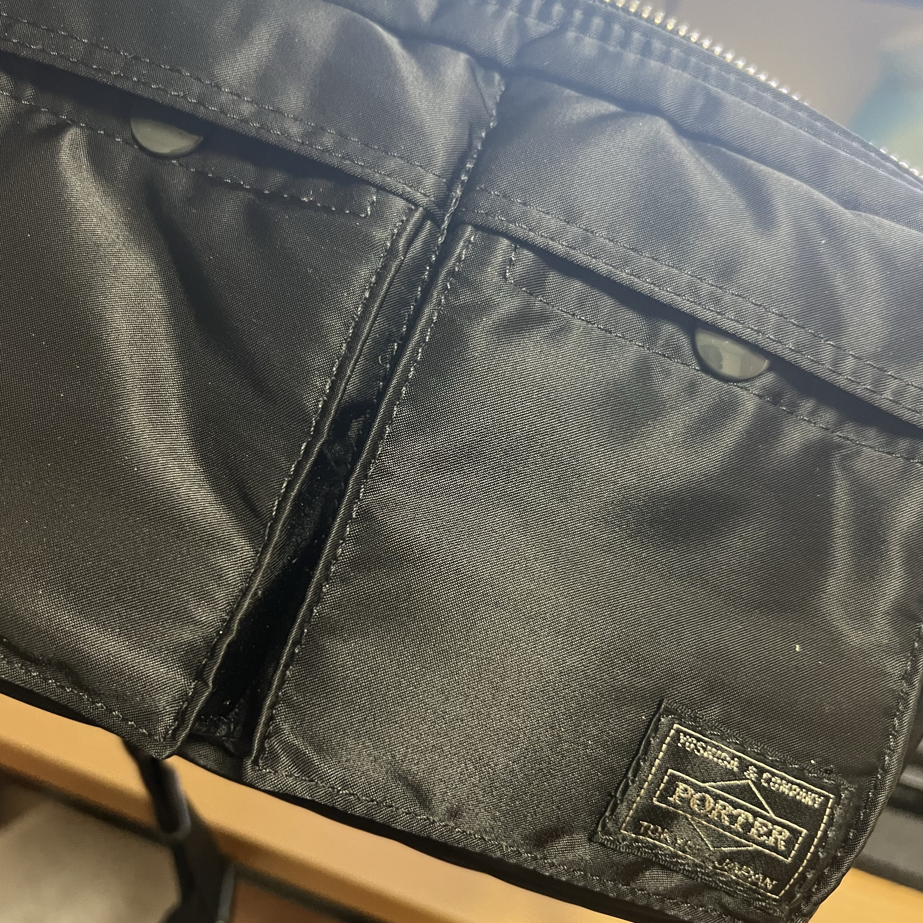 Porter Tanker Shoulder Bag Black 착용 스타일