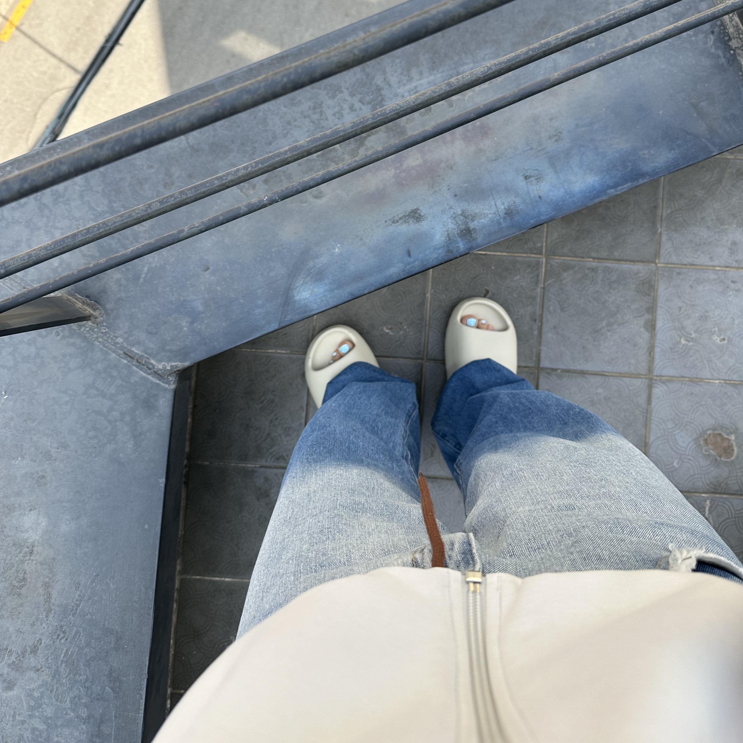 Adidas Yeezy Slide Bone 2022/2023 착용 스타일
