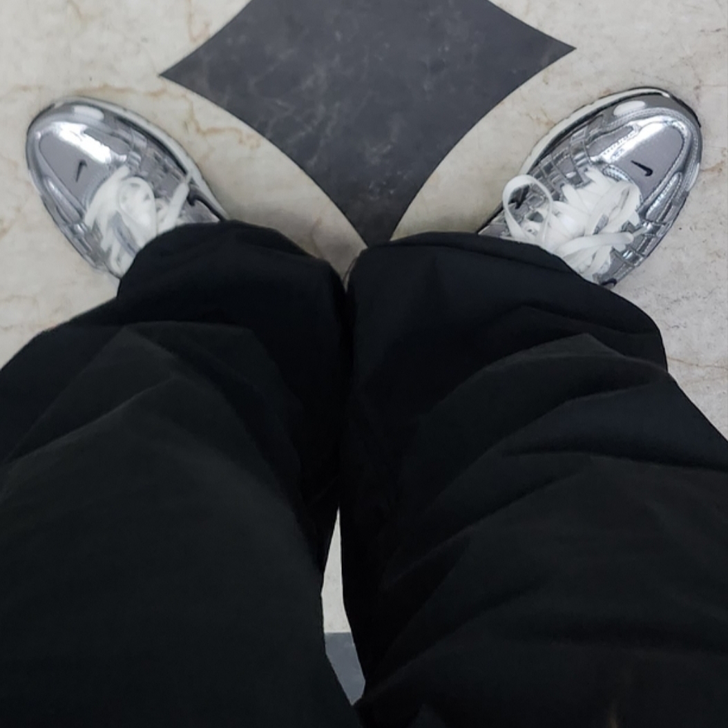 Nike P-6000 Metallic Silver 착용 스타일