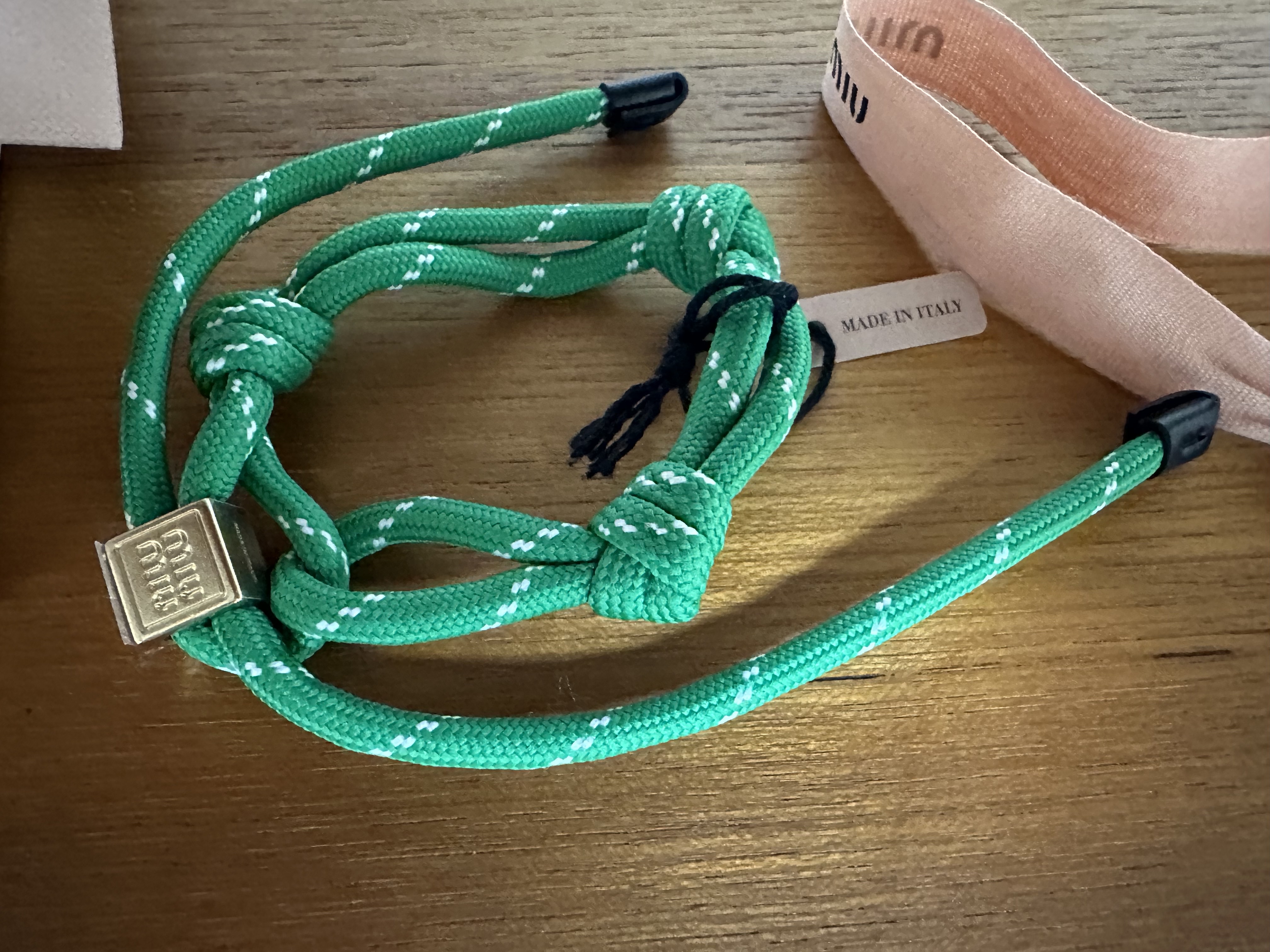 (W) Miu Miu Cord Bracelet Emerald Green 착용 스타일 - 3