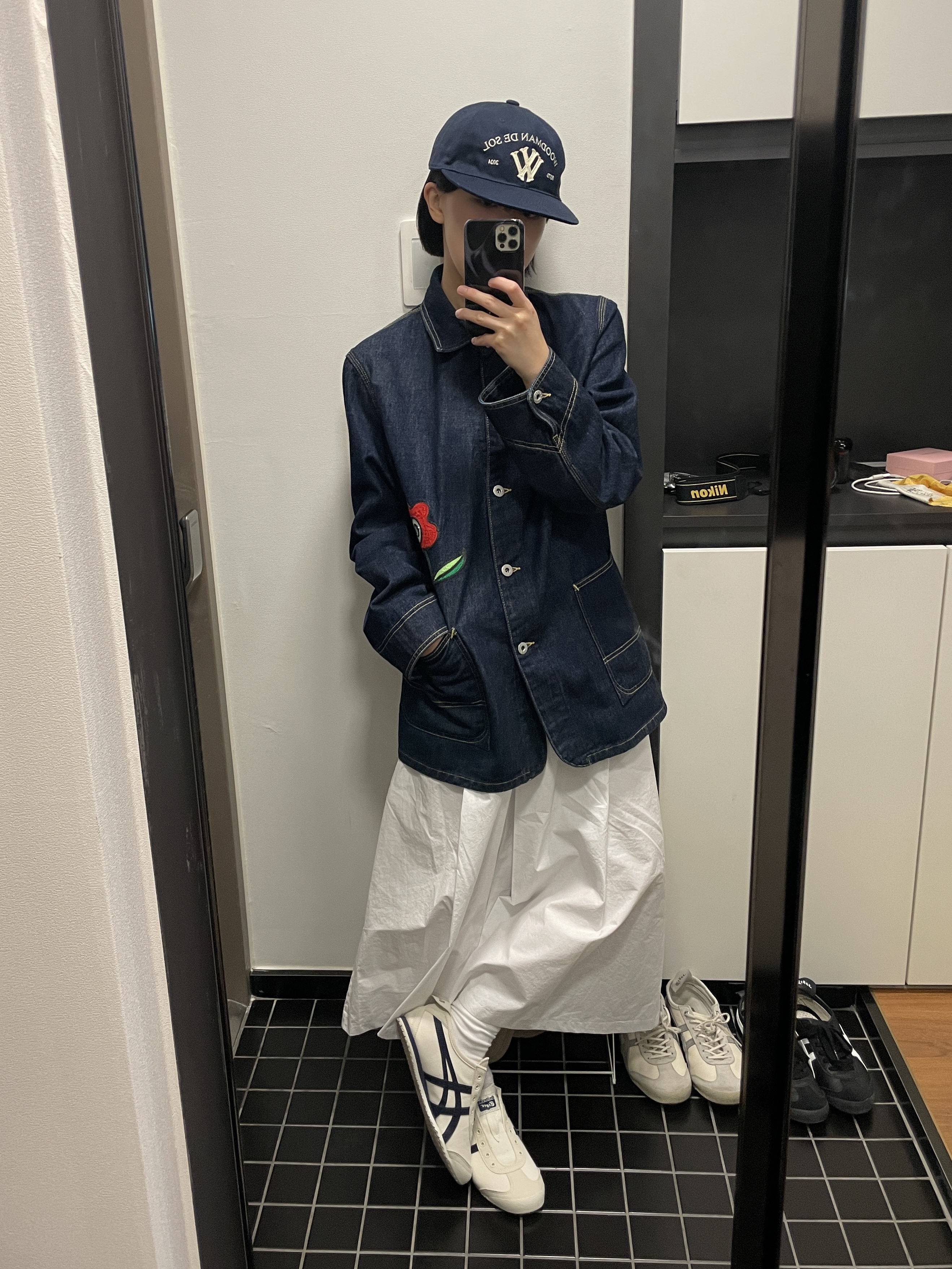 Onitsuka Tiger Mexico 66 Slip-On Birch Midnight 착용 스타일 - 2