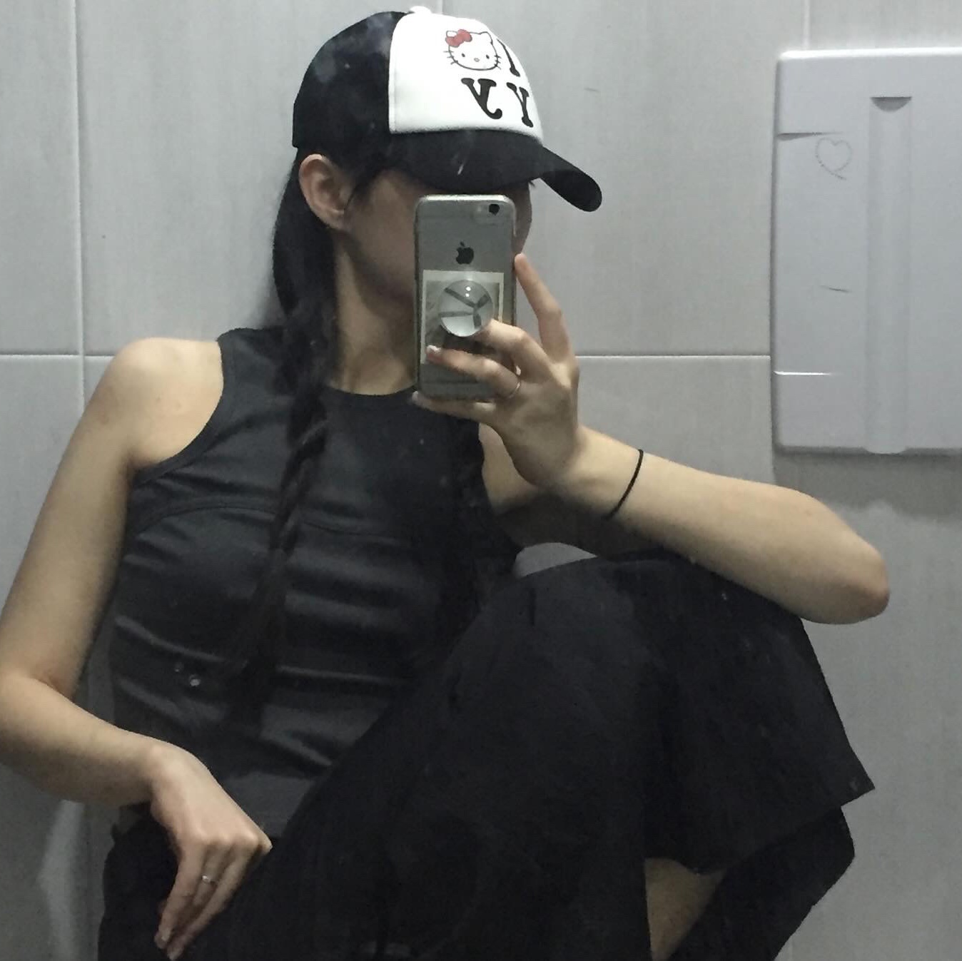 Open Yy x Hello Kitty Trucker Cap Black 착용 스타일 - 2