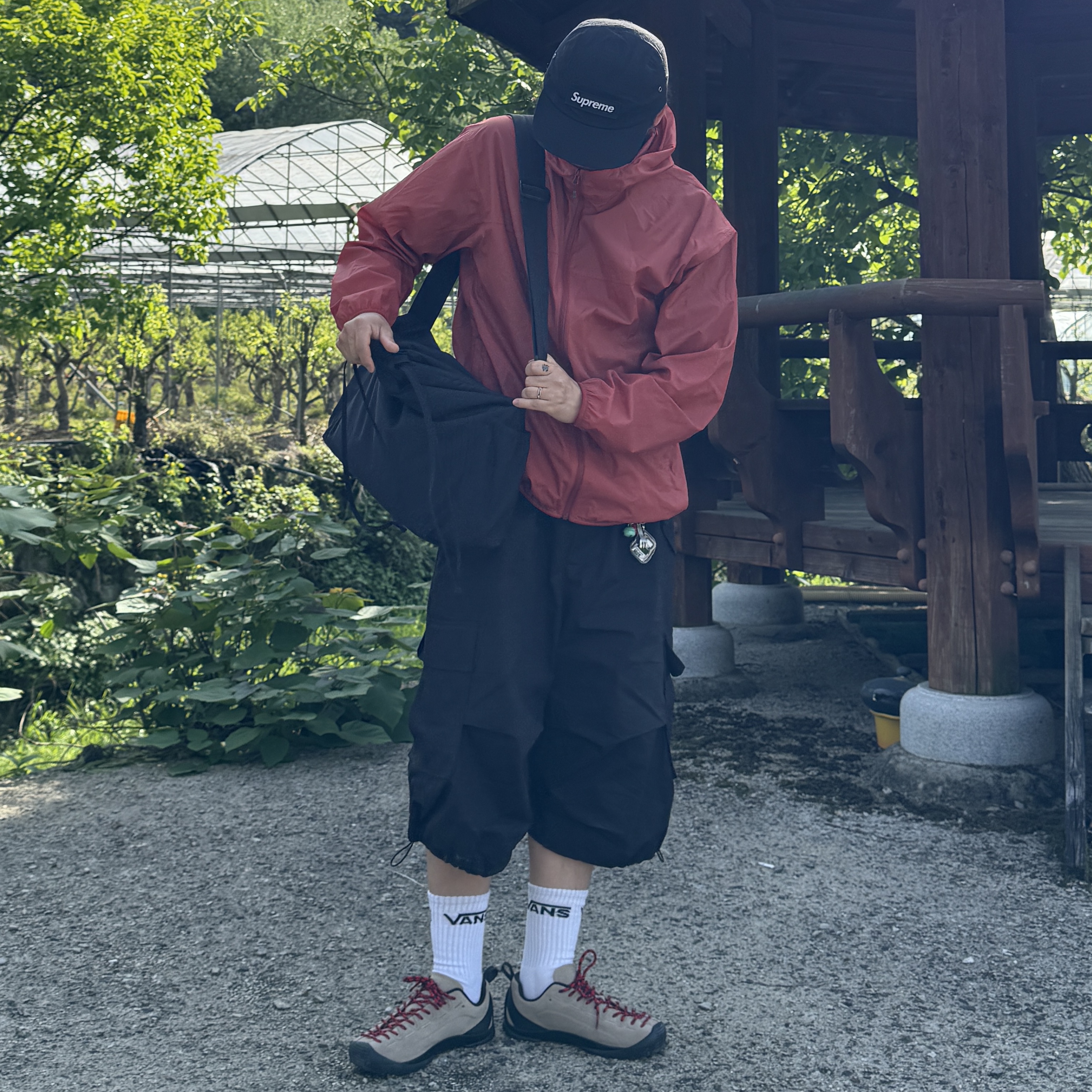 Supreme Waxed Cotton Camp Cap Black - 23FW, Keen Jasper Suede Sneakers Silver Mink 착용 스타일