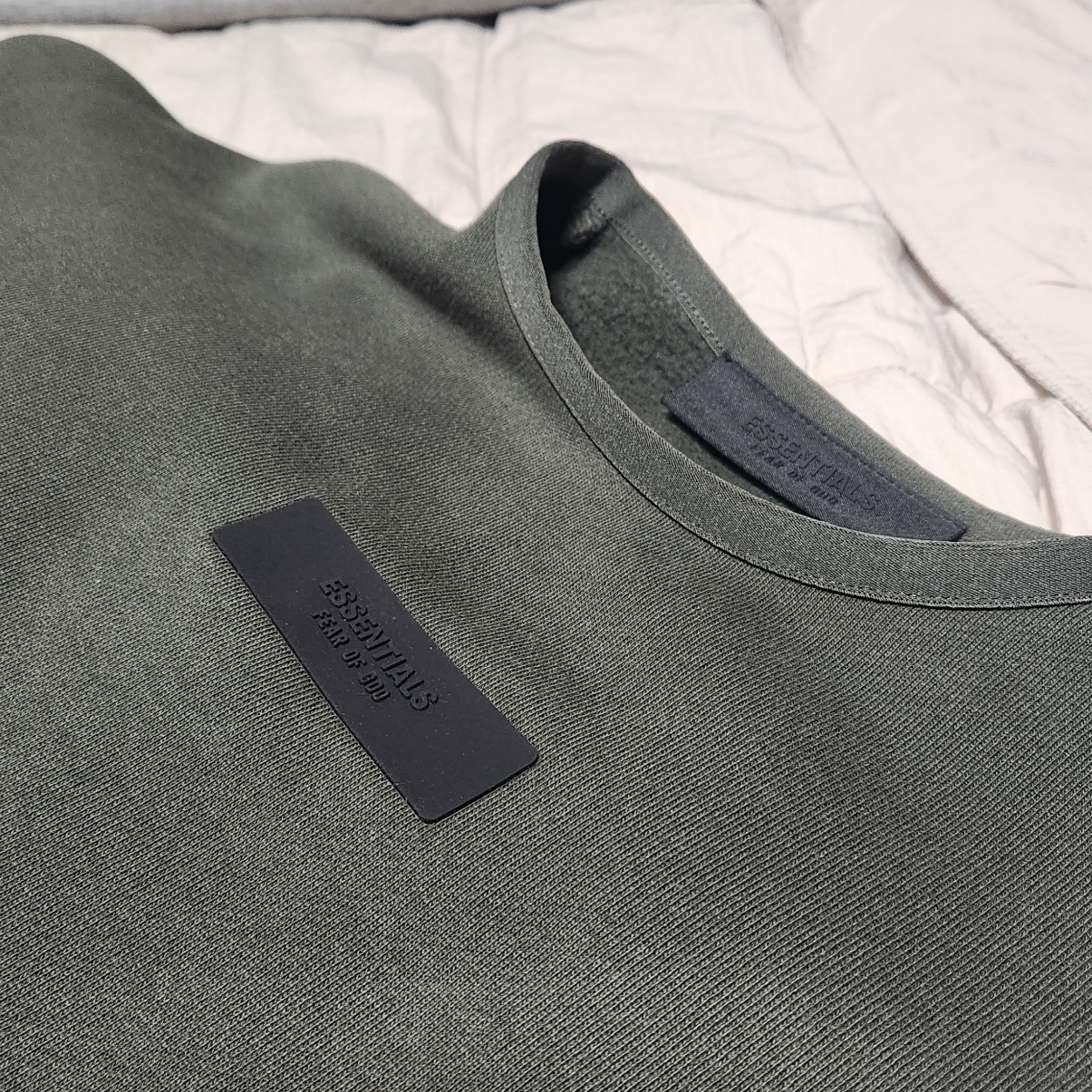 Essentials Crewneck Ink - 24SS 착용 스타일