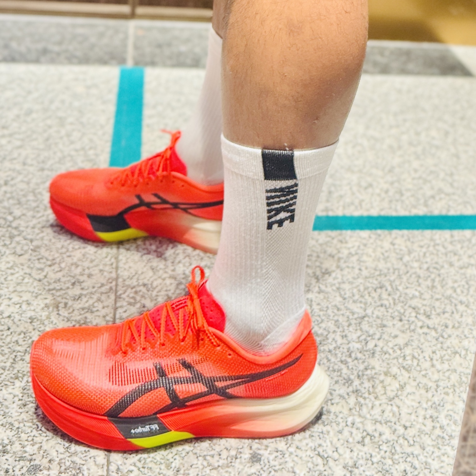 Asics Metaspeed Sky Paris Sunrise Red Black 착용 스타일