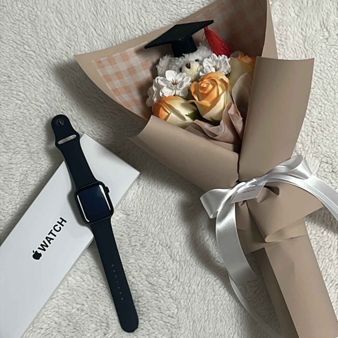 Apple Watch SE 2023 44mm GPS Midnight Aluminium Case with Sport Band M/L Midnight (Korean Ver.) 착용 스타일