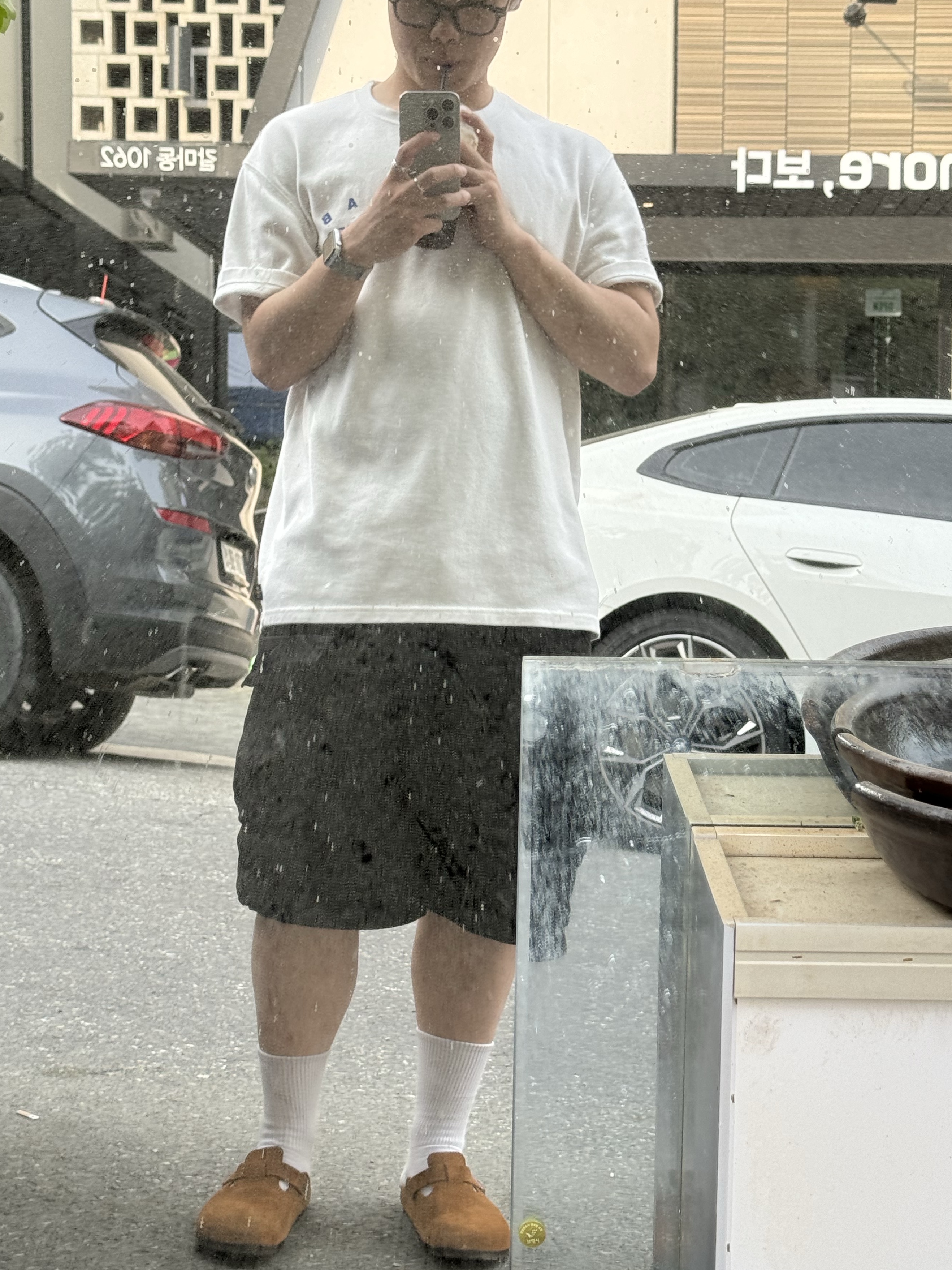 Birkenstock Boston Soft Footbed Mink - Regular, IAB Studio 10th Anniversary T-Shirt White 착용 스타일