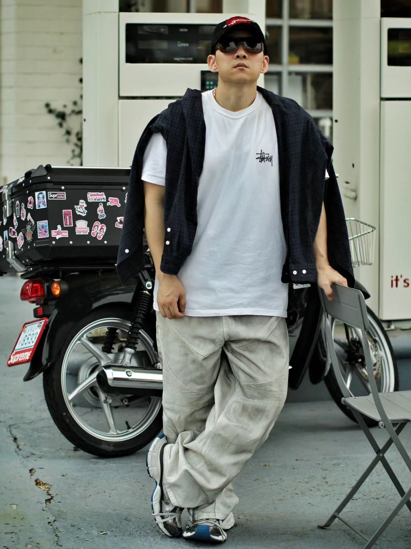 Supreme Mini Duffle Bag Woodland Camo - 24SS, Balenciaga 3XL Sneakers Grey White Blue 착용 스타일 - 3