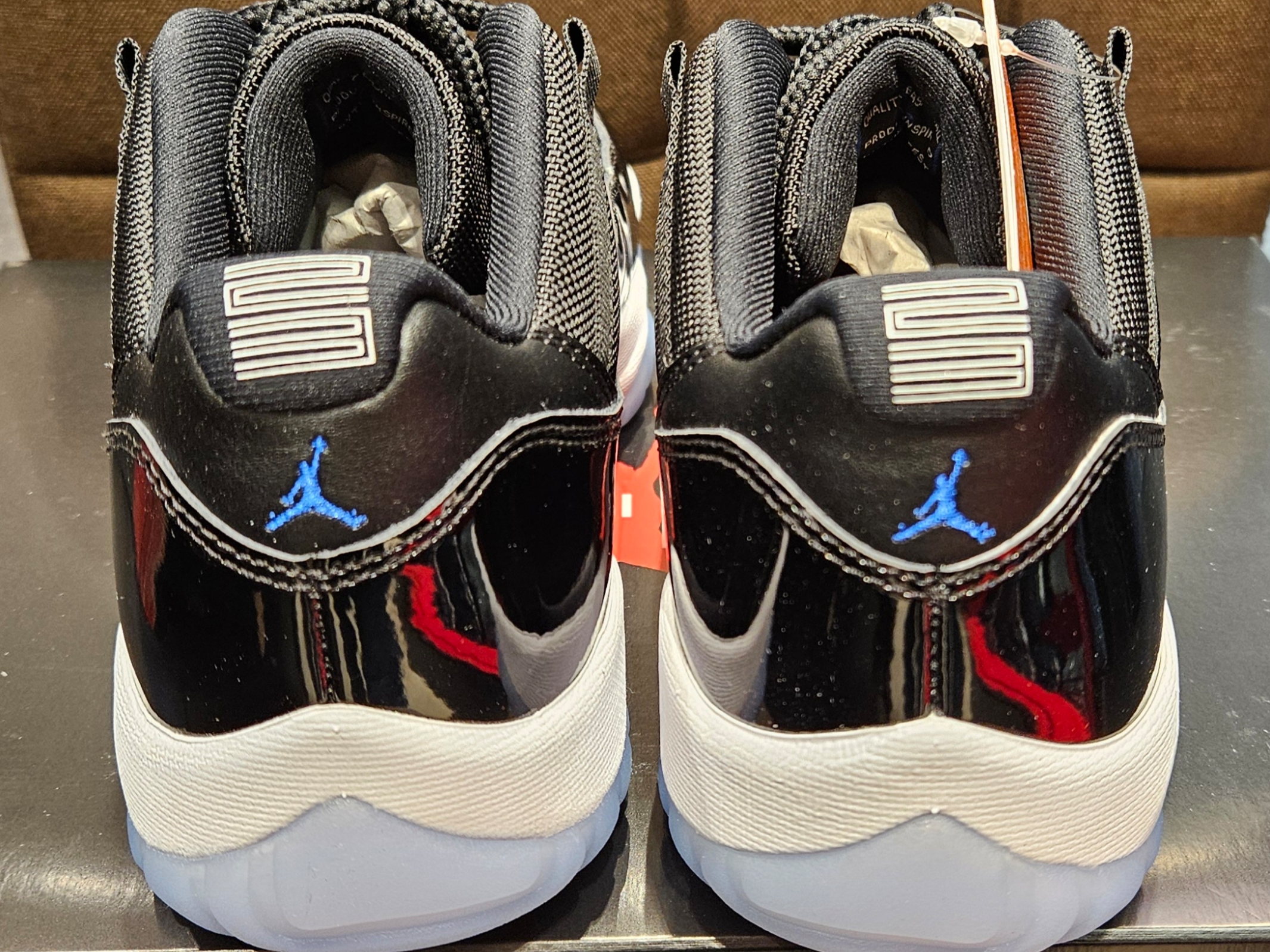 Jordan 11 Retro Low Black and Varsity Royal, Jordan 11 Retro Low Concord 착용 스타일 - 3