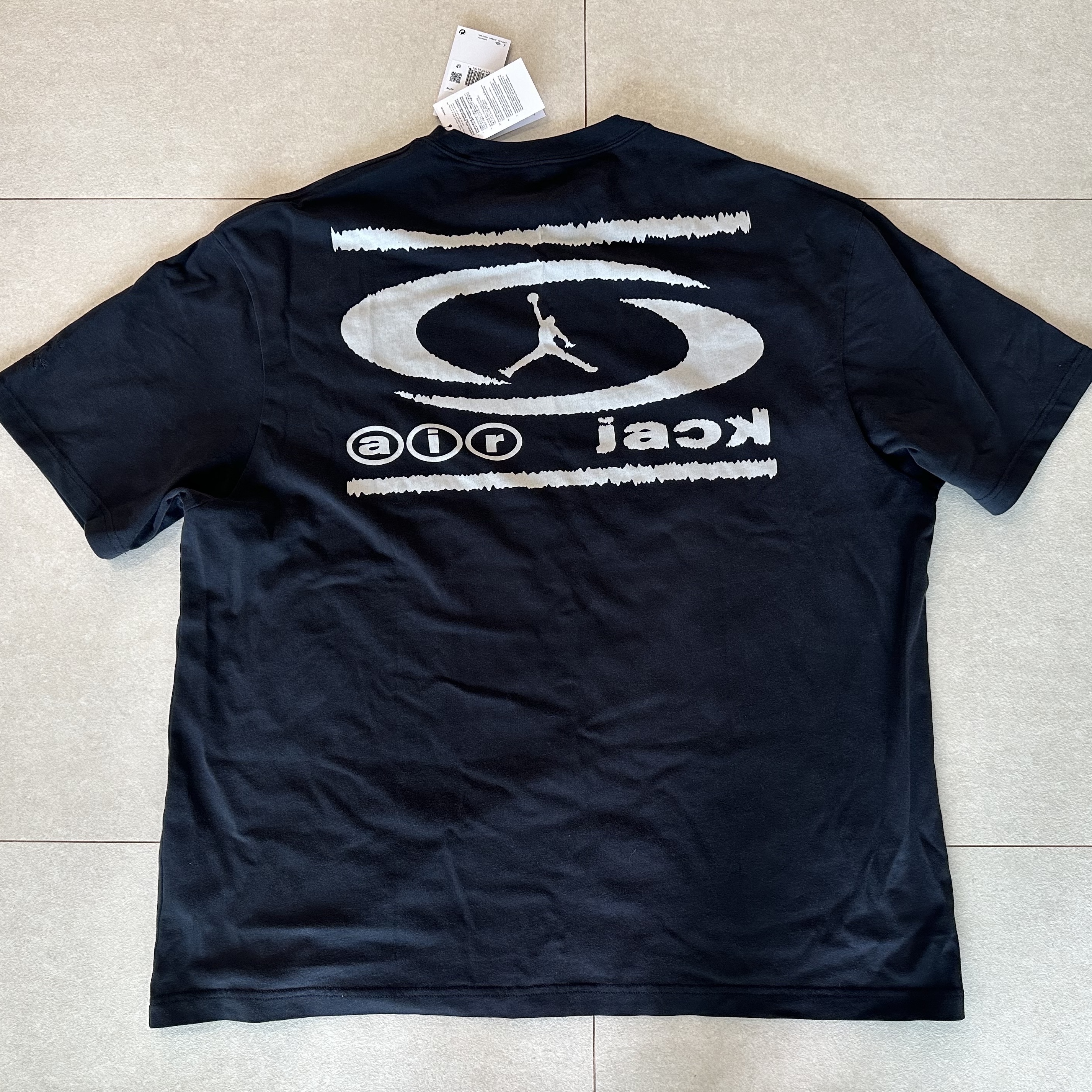Jordan x Travis Scott T-Shirts Black (DZ5514-011) 착용 스타일 - 2
