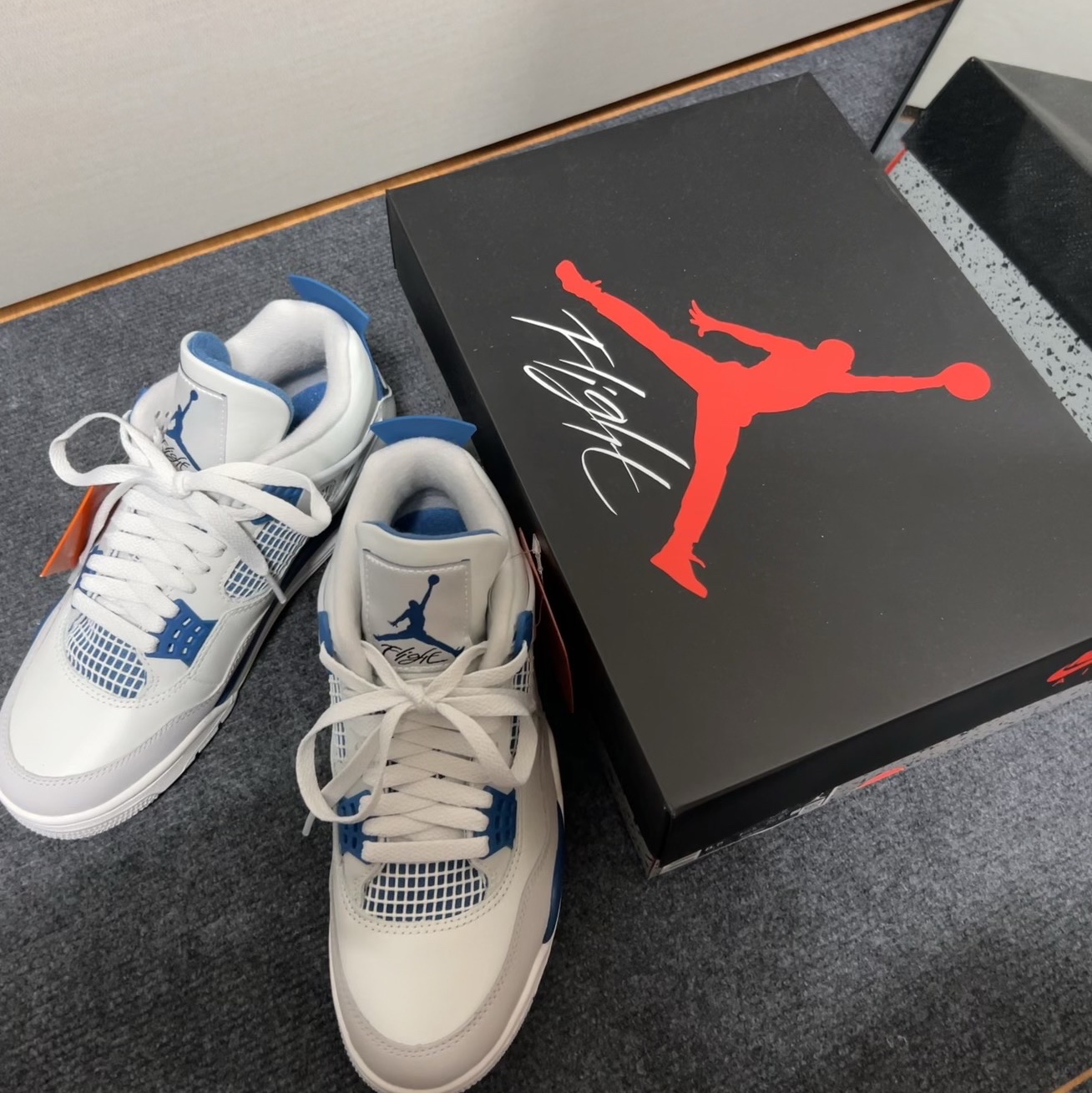 Jordan 4 Retro Industrial Blue 착용 스타일 - 2